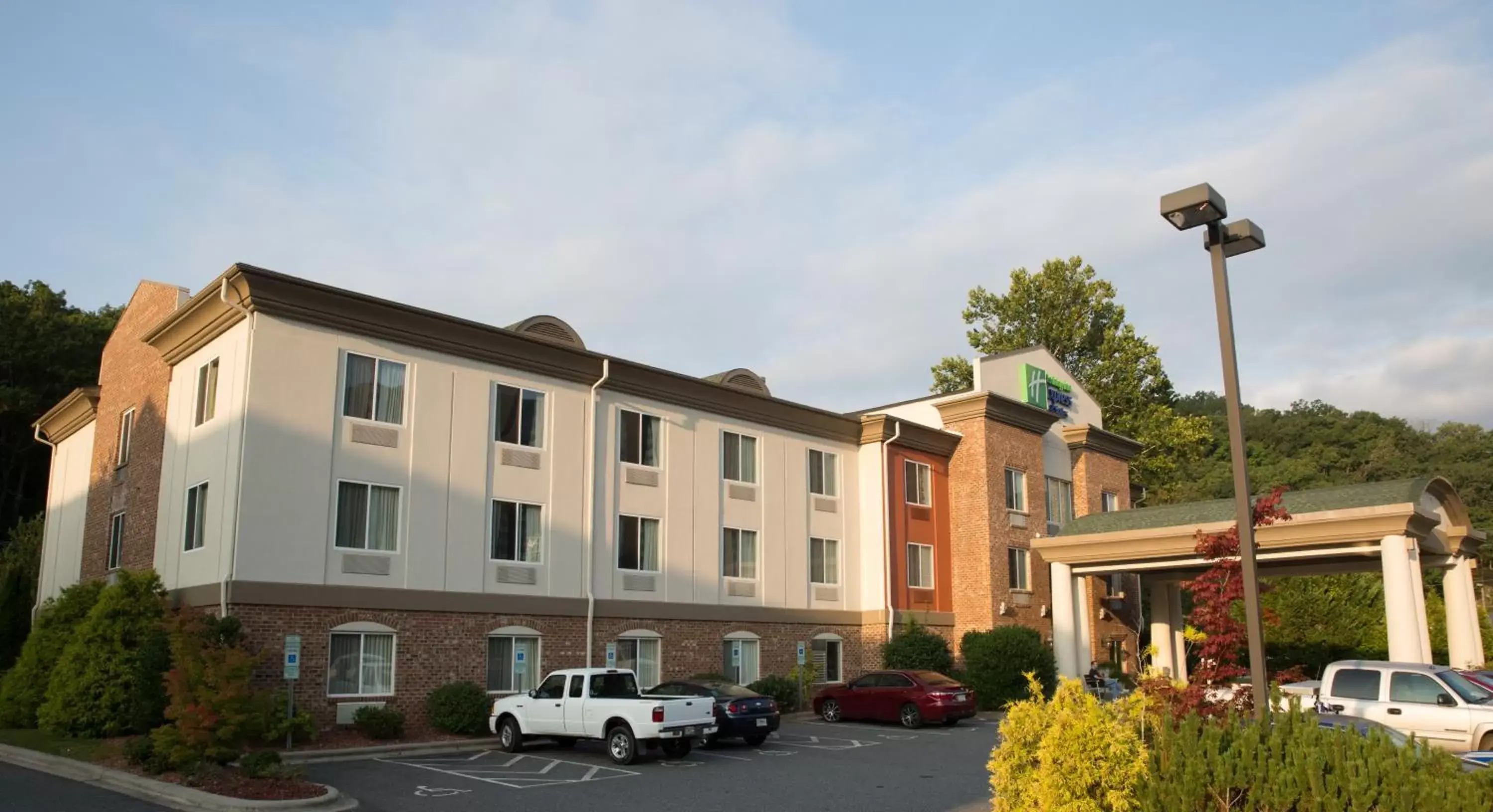 Property Building in Holiday Inn Express Hotel & Suites Cherokee-Casino, an IHG Hotel