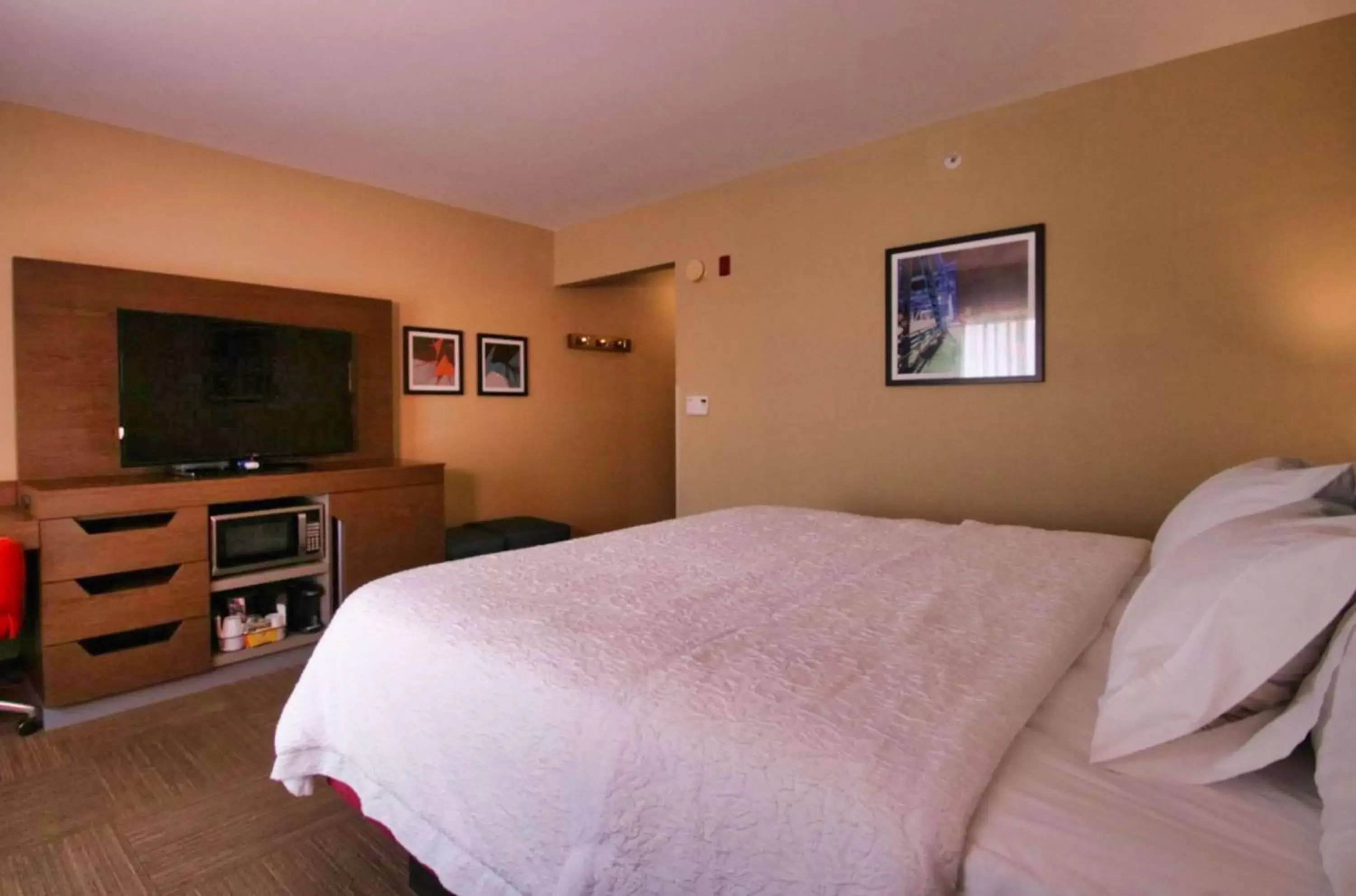 Bedroom, Bed in Hampton Inn & Suites Jacksonville Beach Boulevard/Mayo Clinic