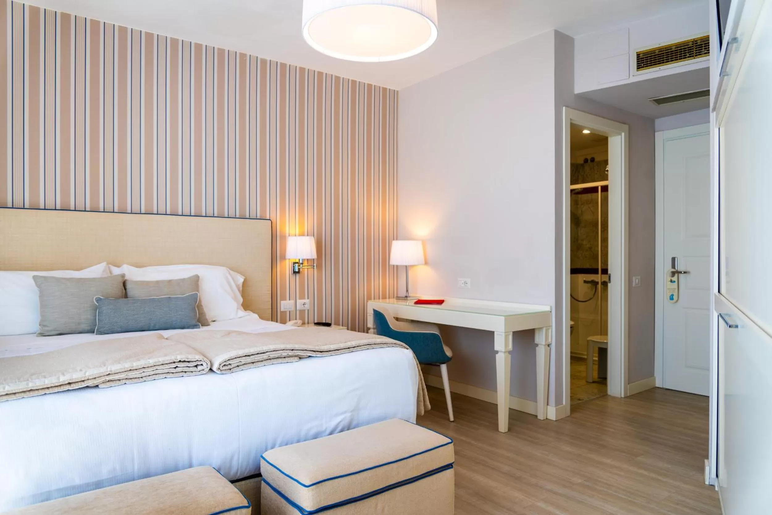 Photo of the whole room, Bed in Hotel Plaza