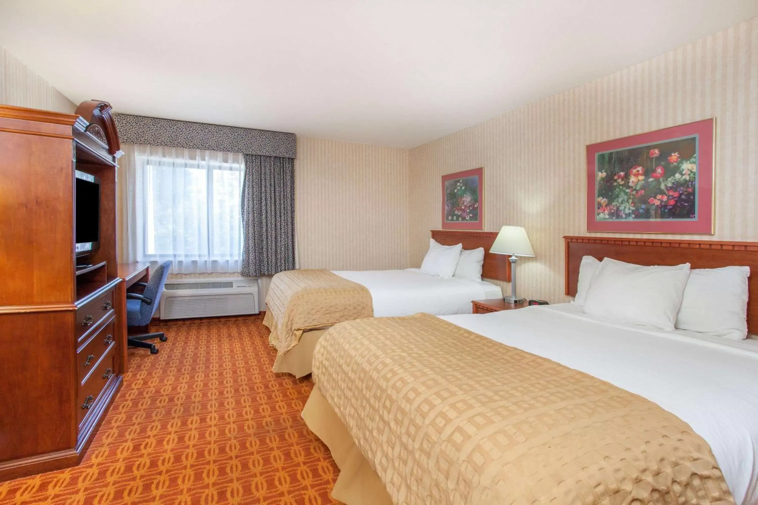 Queen Room with Two Queen Beds - Non-Smoking in Baymont by Wyndham Detroit/Roseville