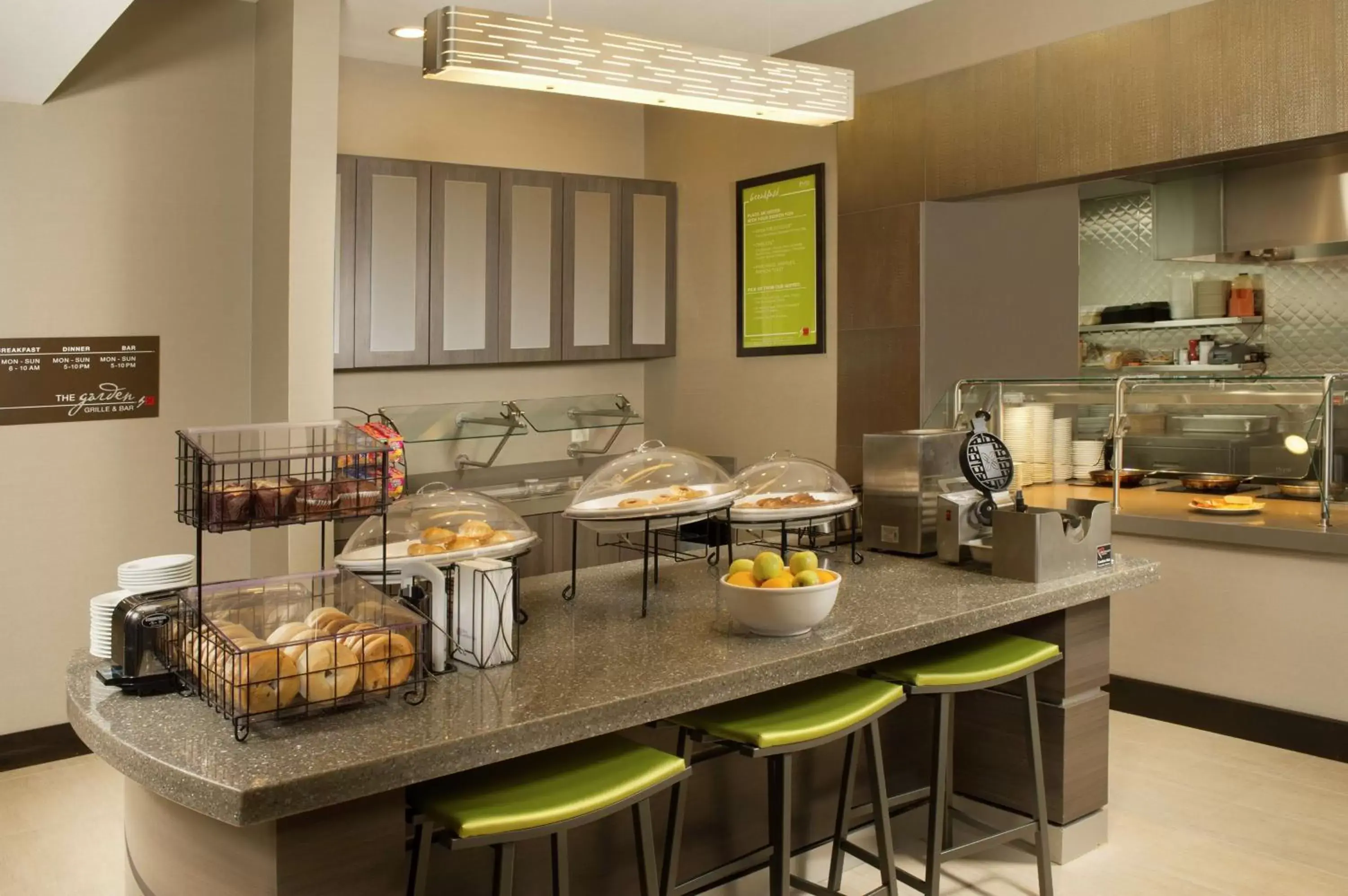 Restaurant/places to eat, Kitchen/Kitchenette in Hilton Garden Inn College Station