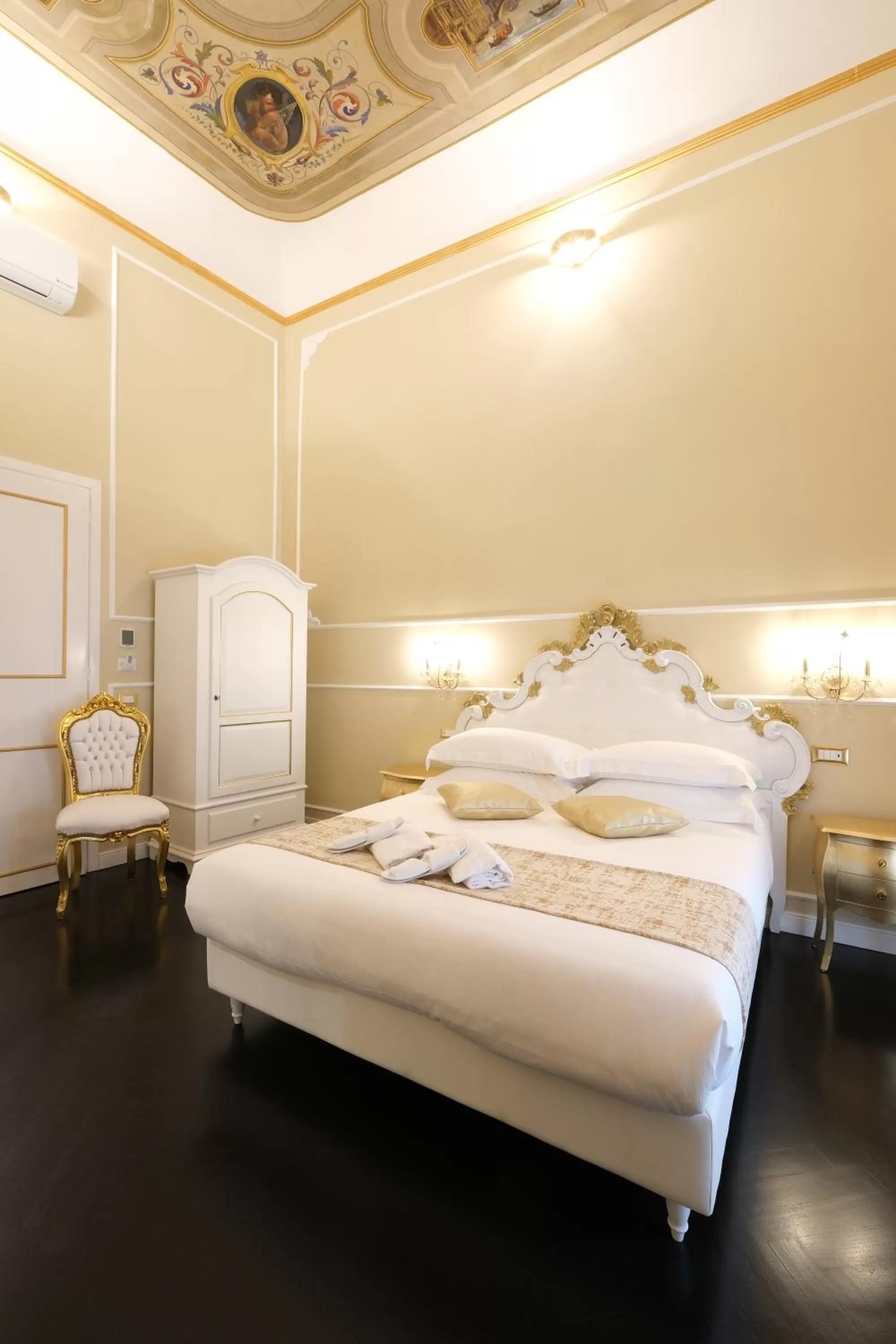 Photo of the whole room, Bed in B&B Kingsman