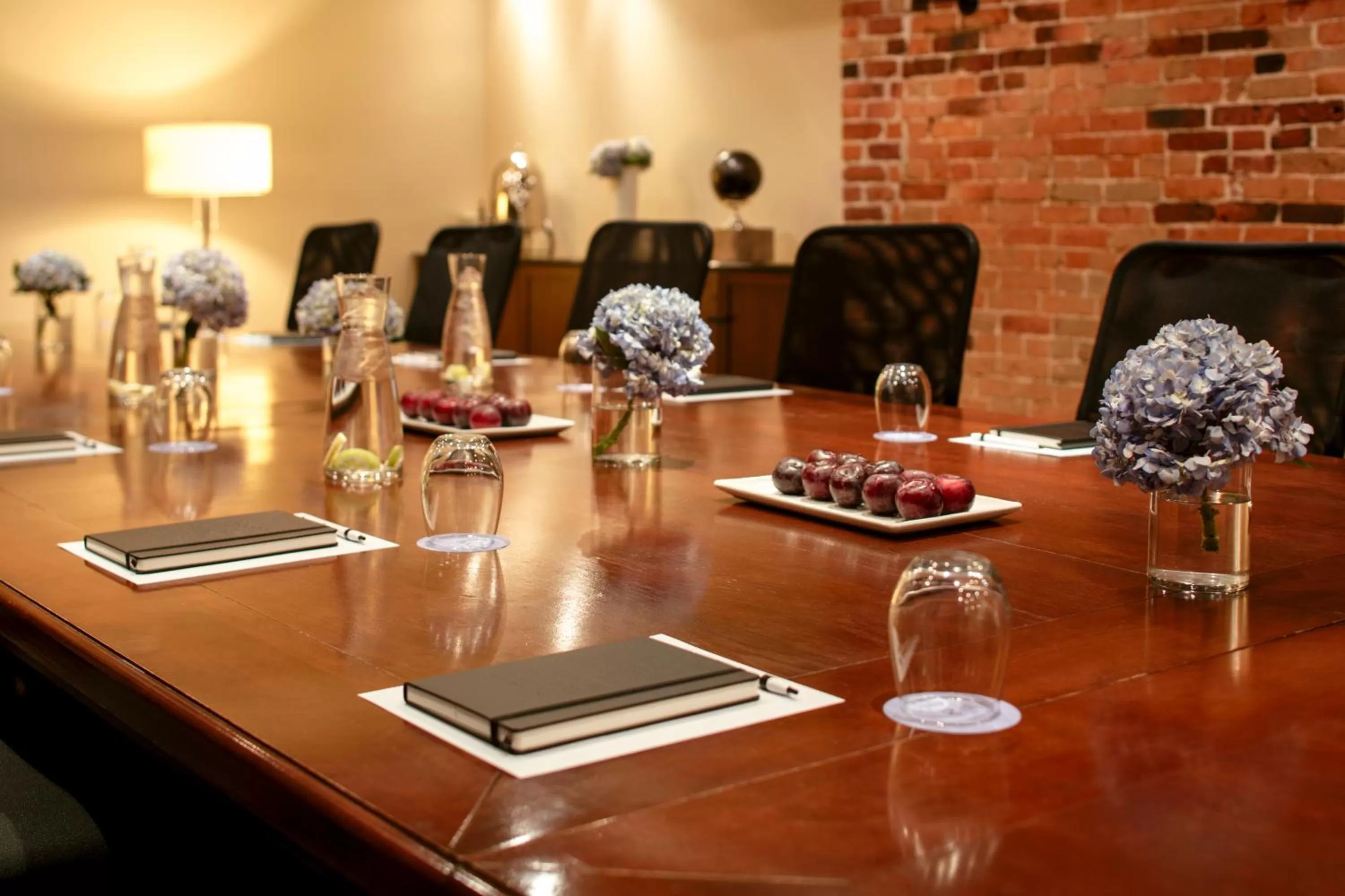 Business facilities in Hotel Nelligan