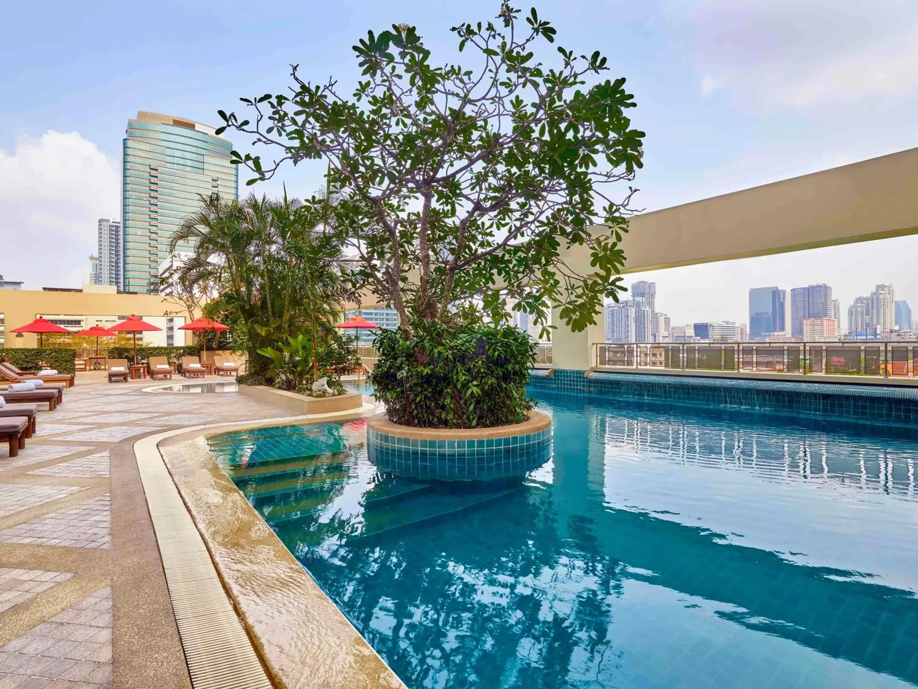 Pool view, Swimming Pool in Grand Mercure Bangkok Atrium