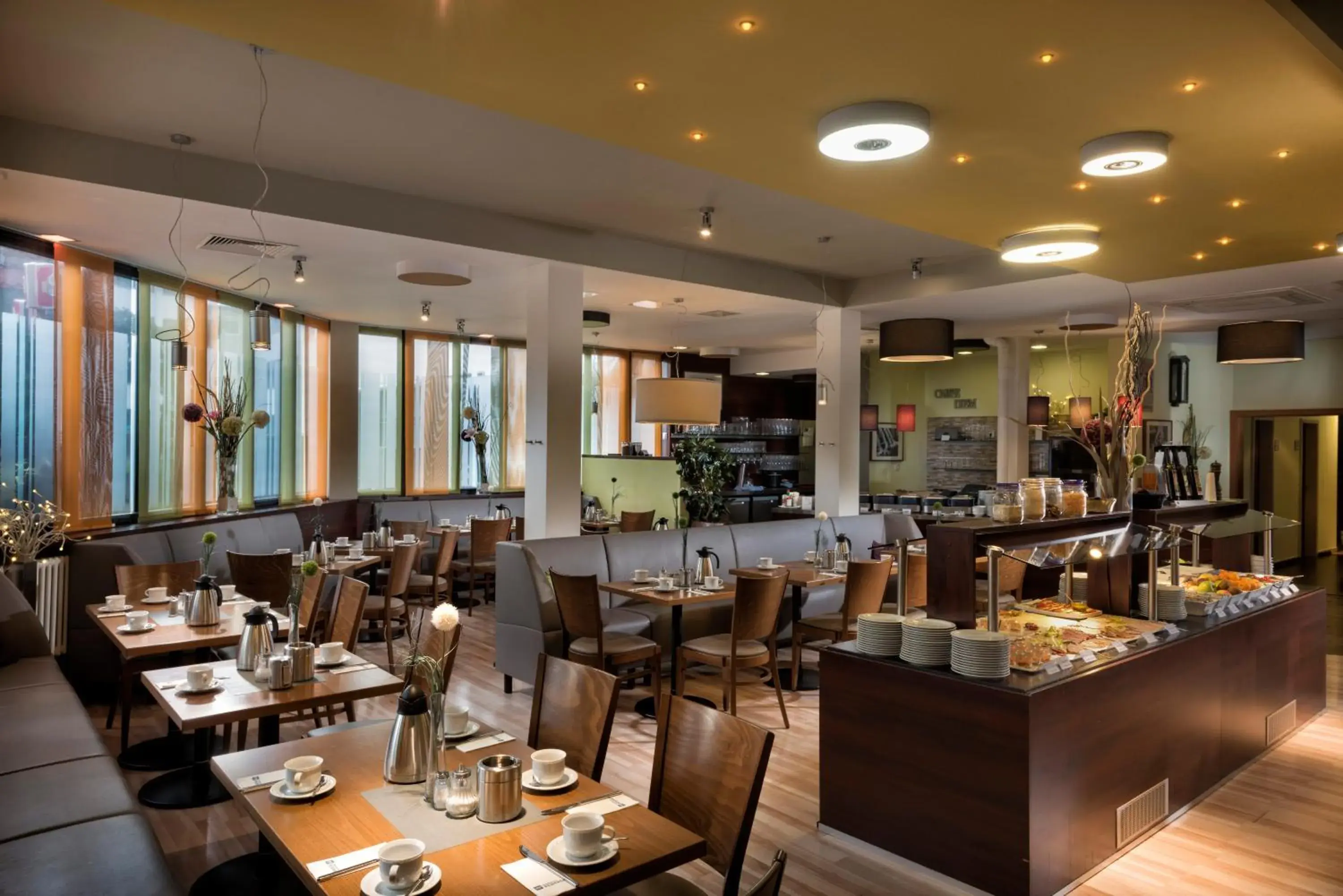 Buffet breakfast, Restaurant/Places to Eat in Best Western Hotel Ambassador