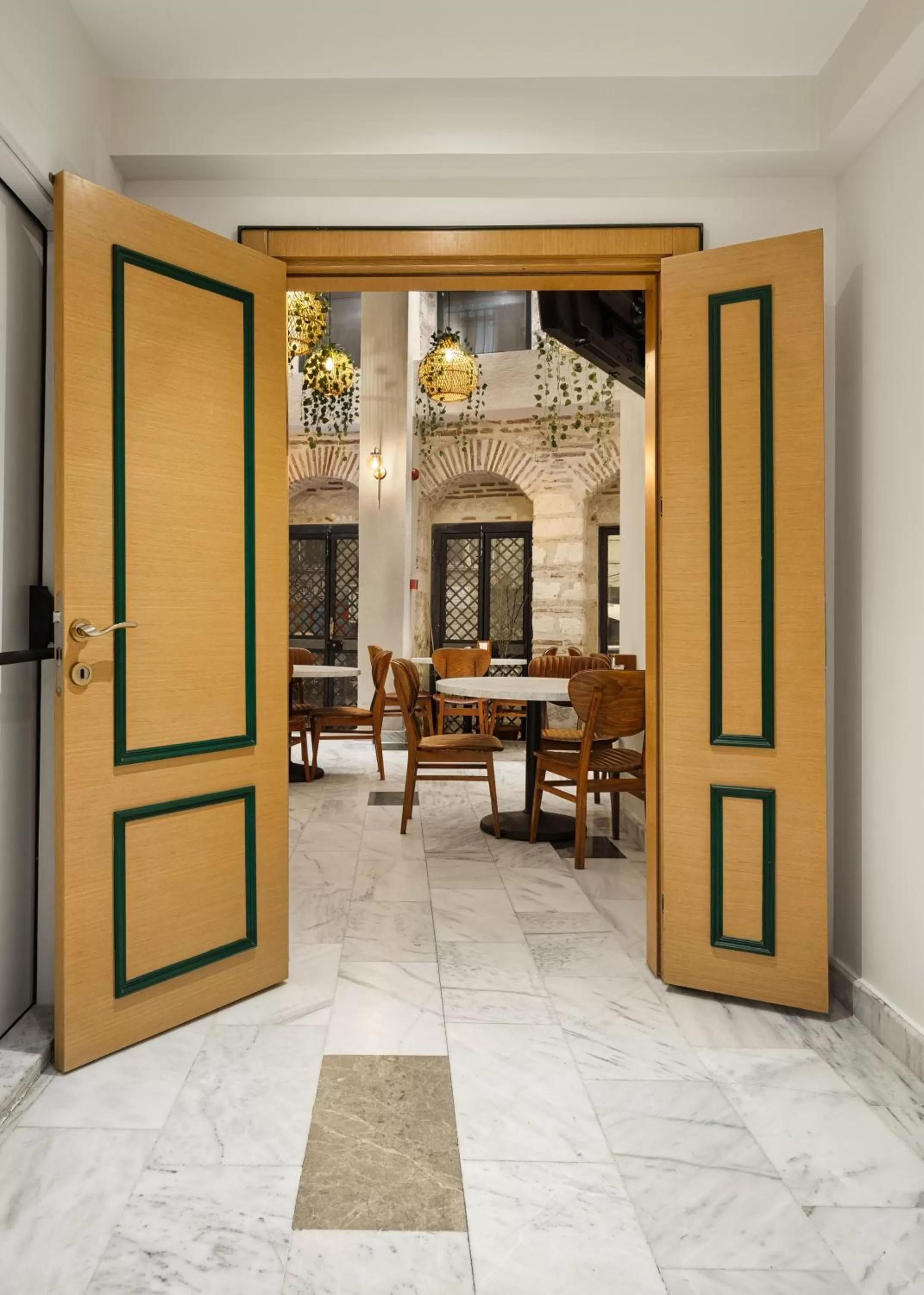 Restaurant/places to eat in Pera Rasso Hotel