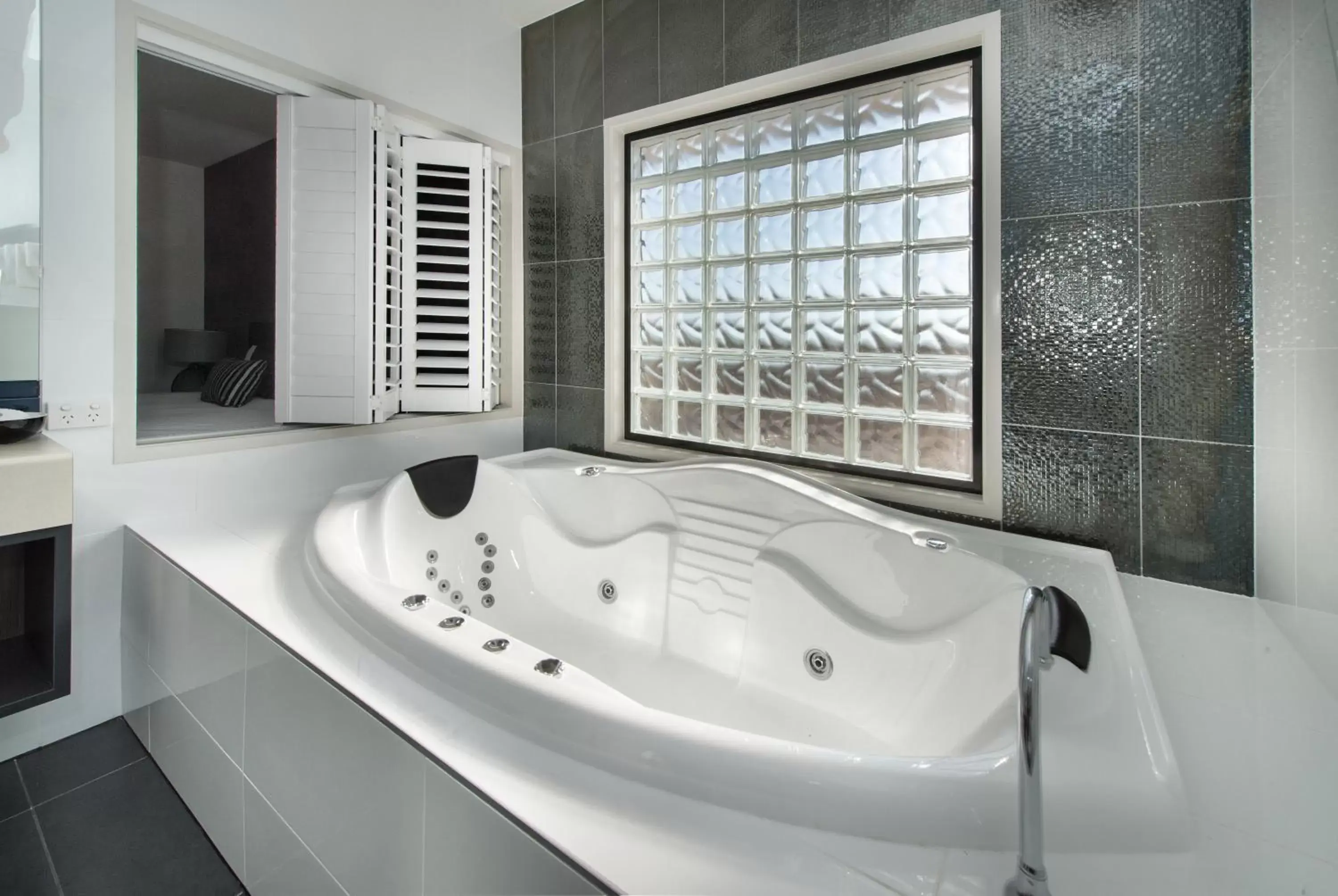 King Room with Spa Bath in Quality Resort Parkhurst King Room with Spa Bath in Quality Resort Parkhurst