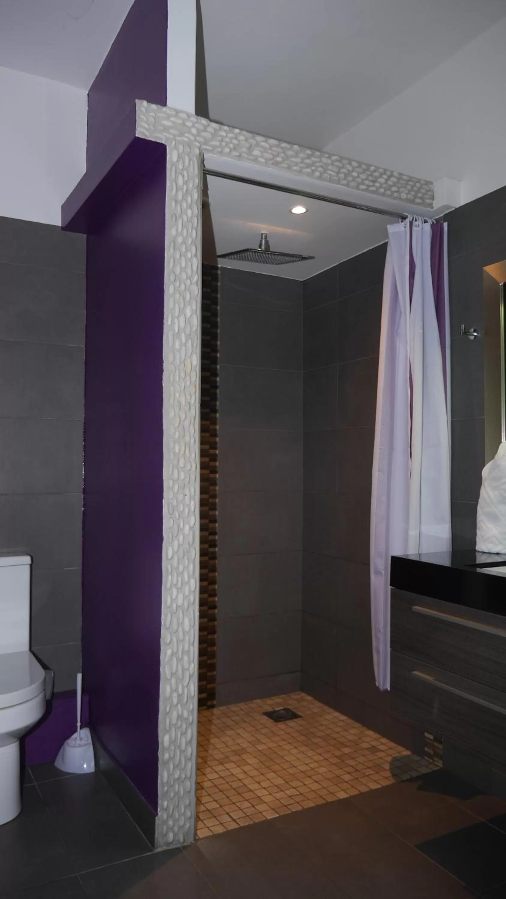 Bathroom in Bennetts Hotel