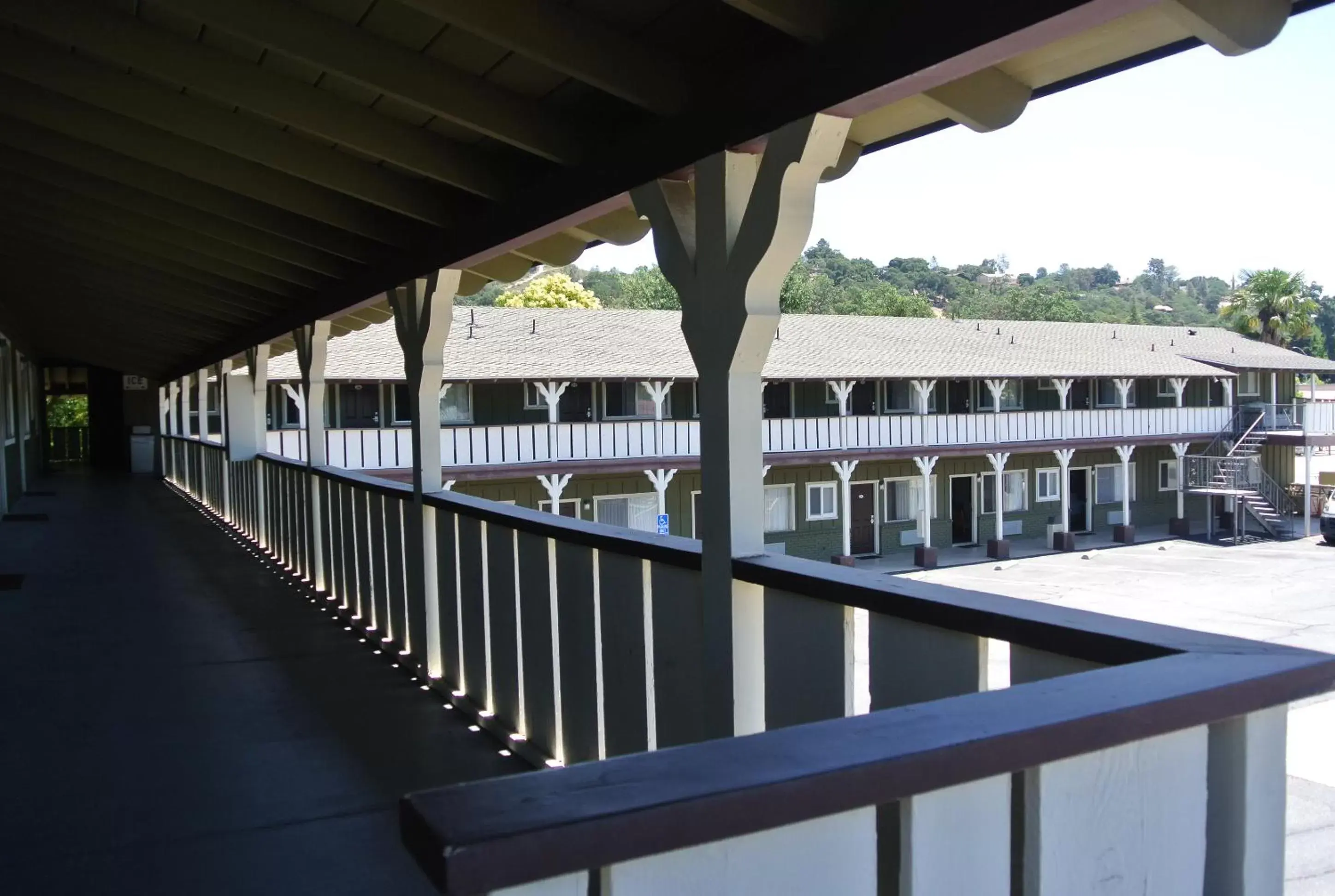 Property building, Balcony/Terrace in Vino Inn & Suites