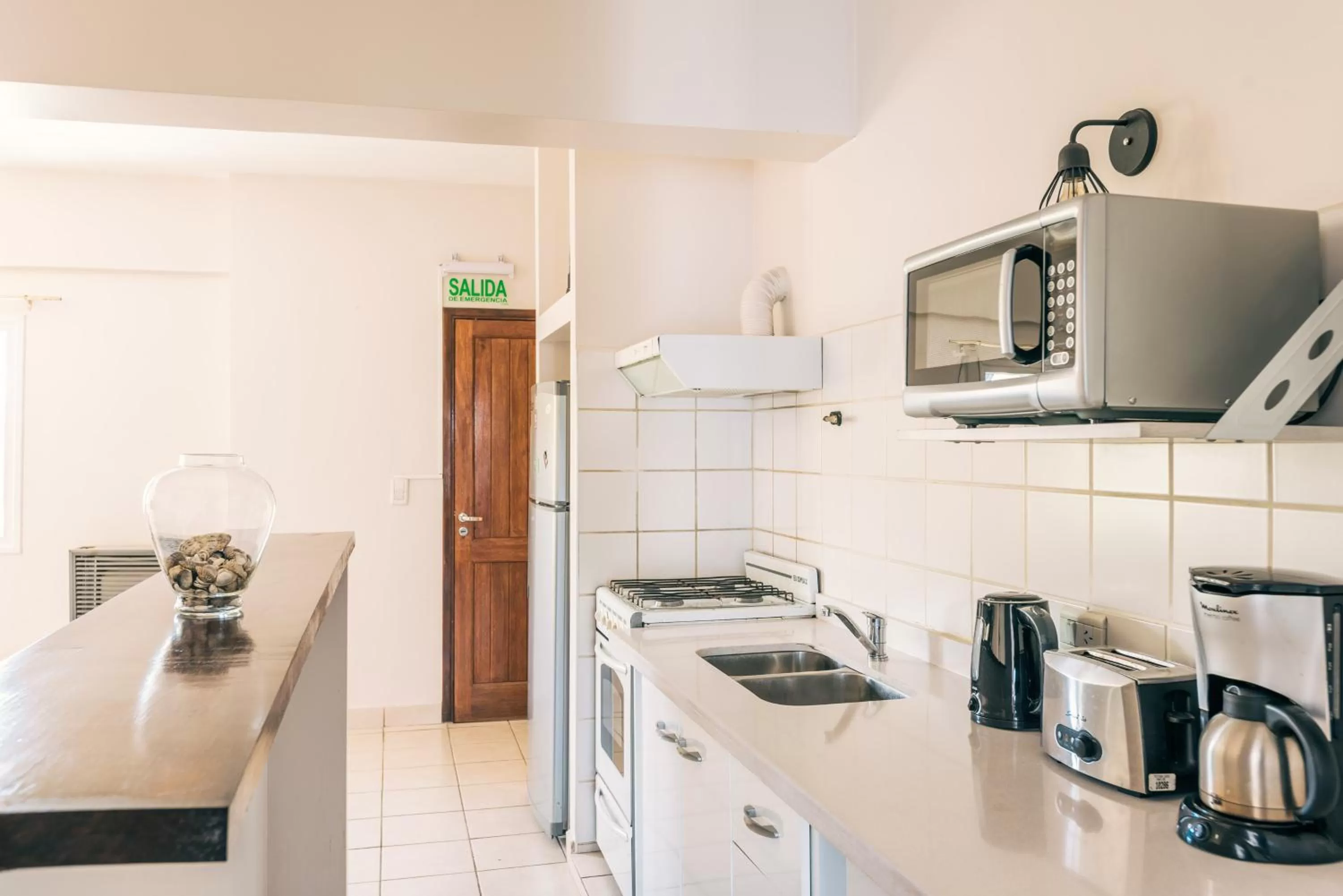 Coffee/tea facilities, Kitchen/Kitchenette in Riviera Fueguina Apartments