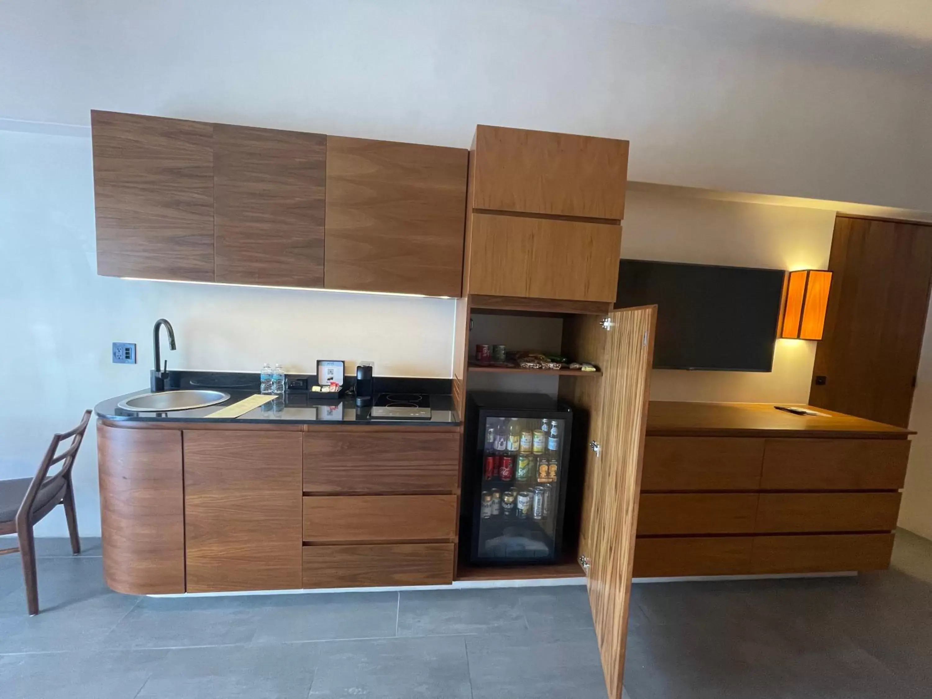 TV and multimedia, Kitchen/Kitchenette in Hive Cancun by G Hotels