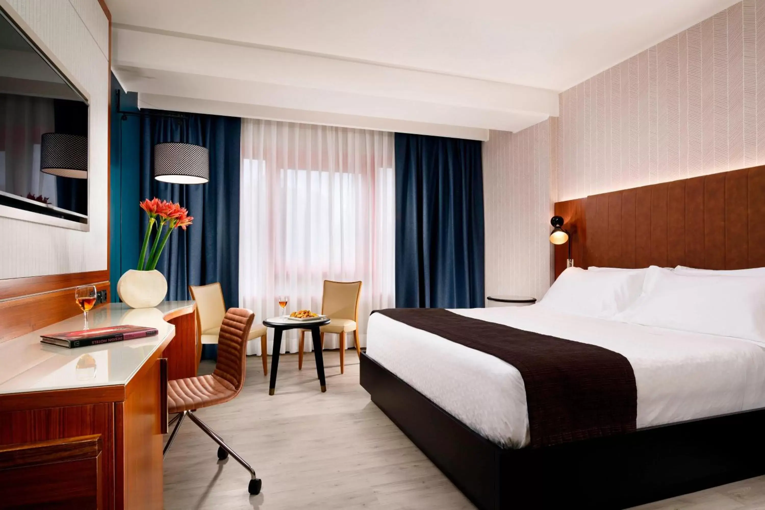 Superior King Room in Four Points by Sheraton Siena Superior King Room in Four Points by Sheraton Siena