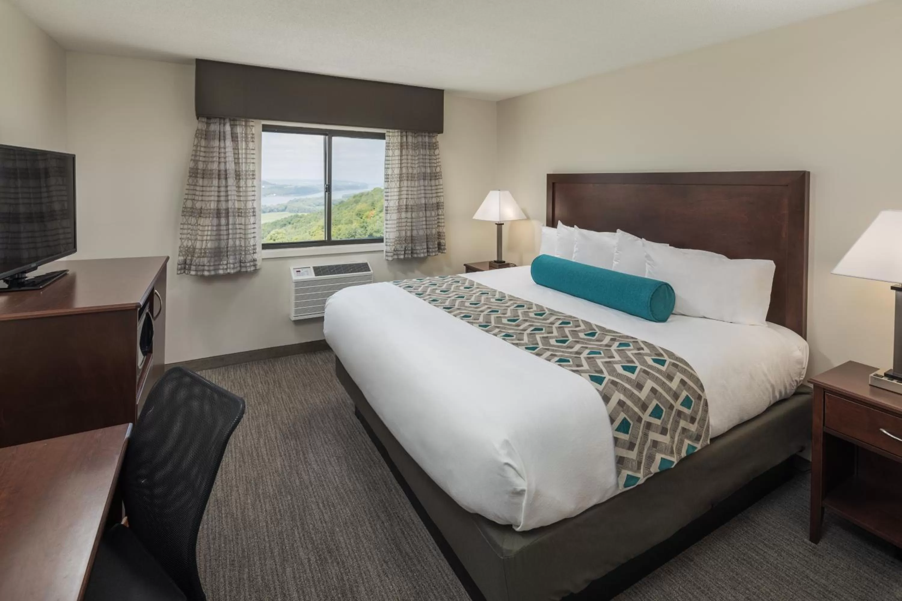 Photo of the whole room, Bed in Chestnut Mountain Resort