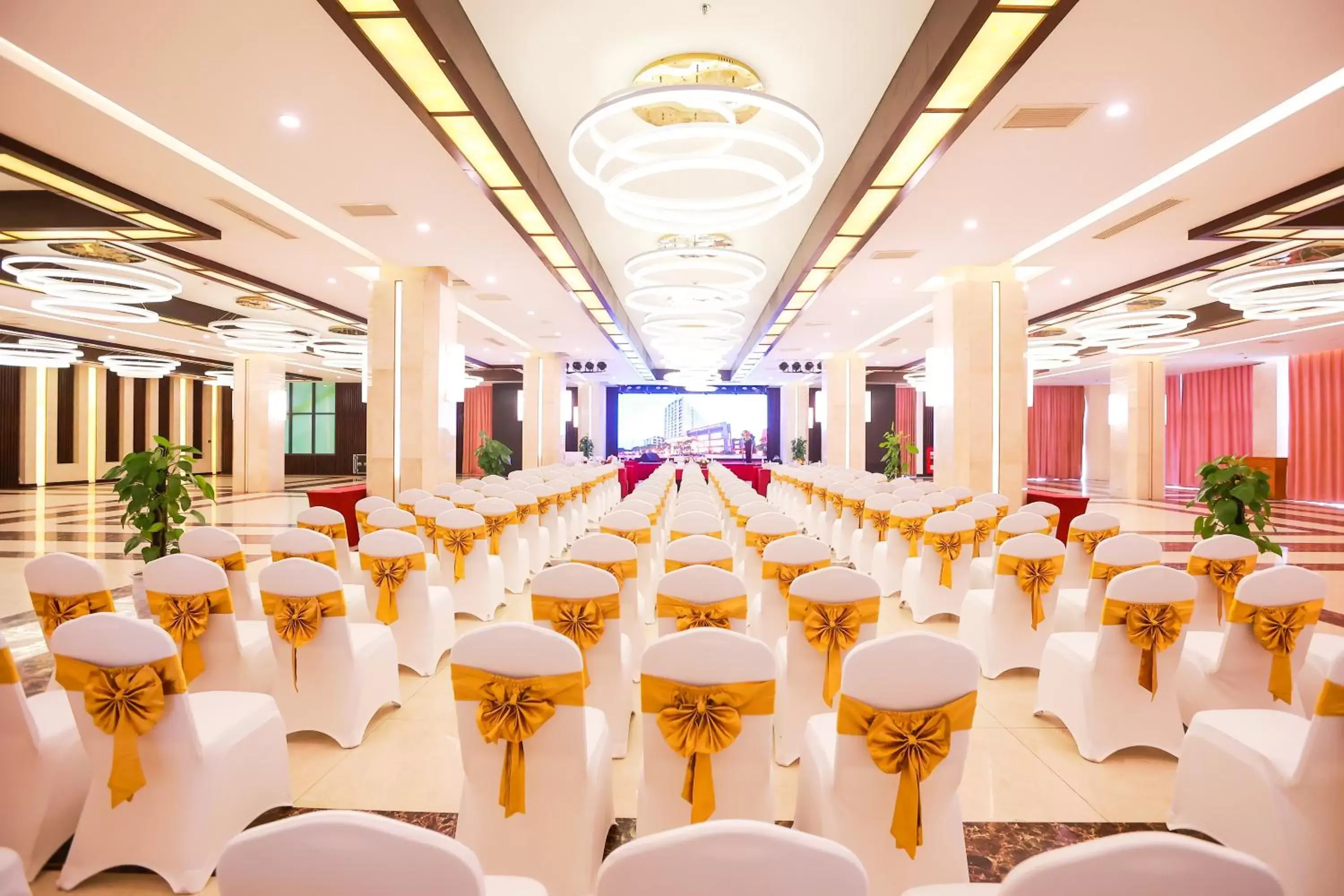 Meeting/conference room, Banquet Facilities in Muong Thanh Luxury Nhat Le Hotel