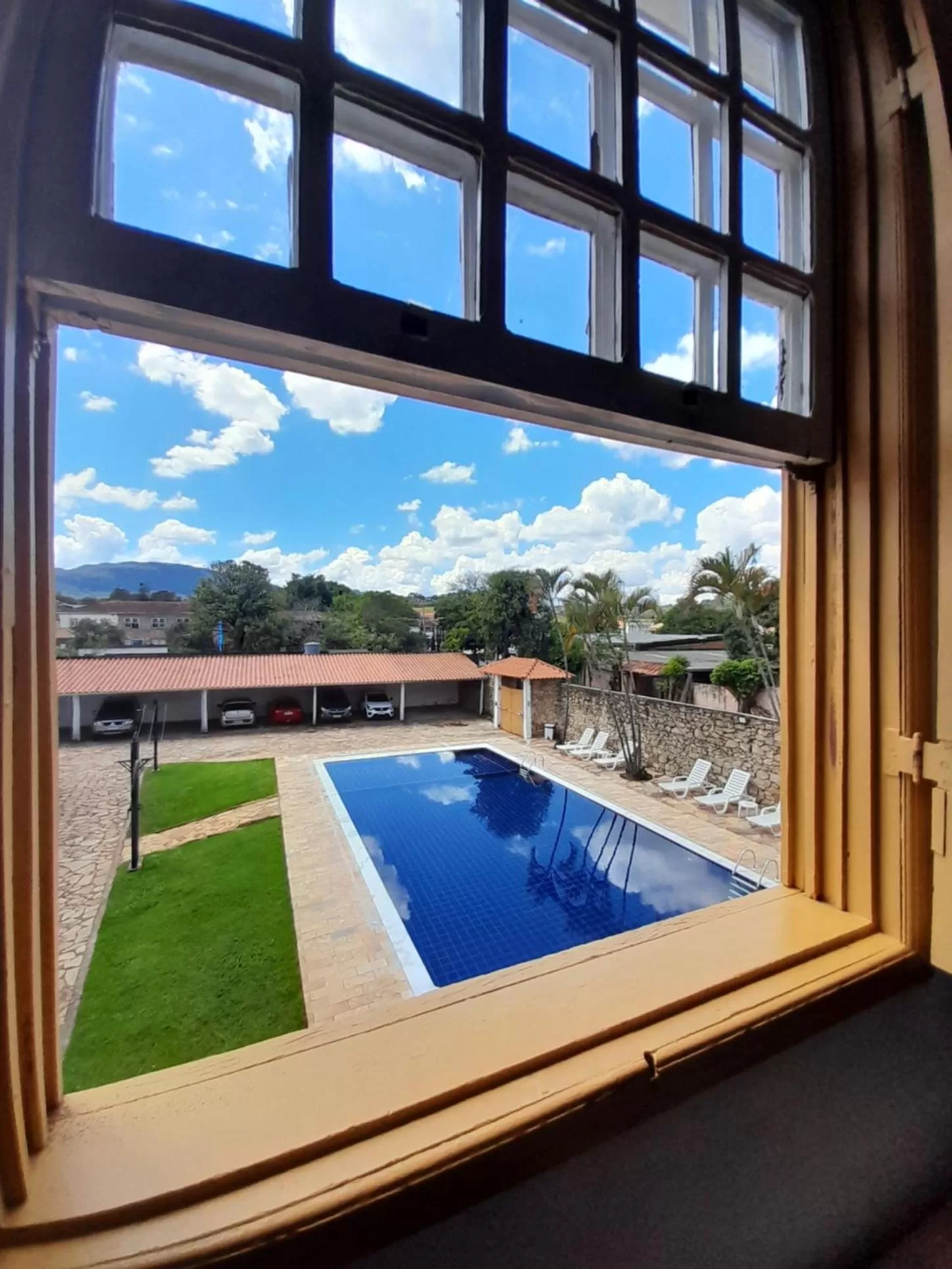 Swimming pool in Pousada o Amanhecer