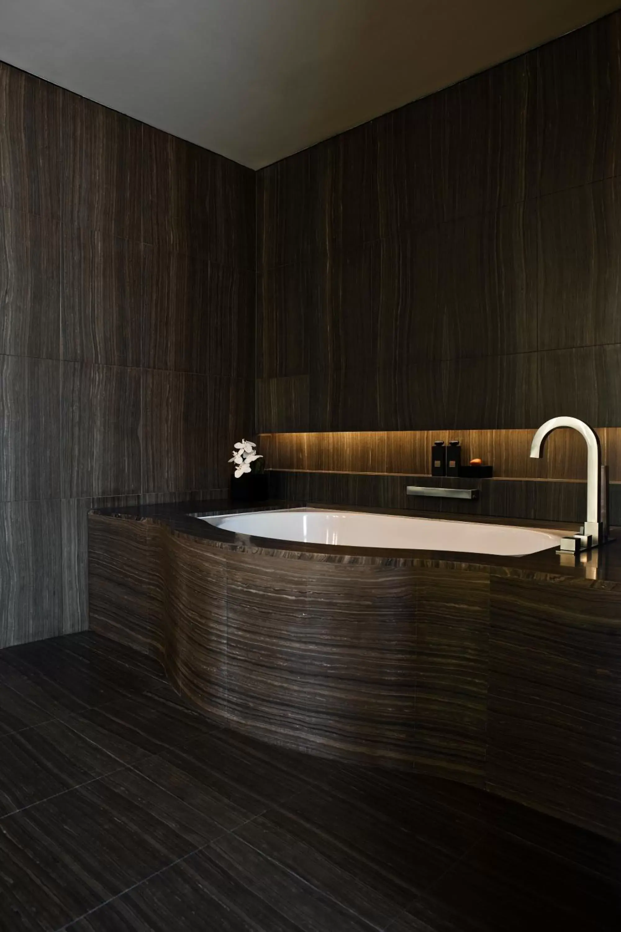 Area and facilities, Bathroom in Armani Hotel Dubai