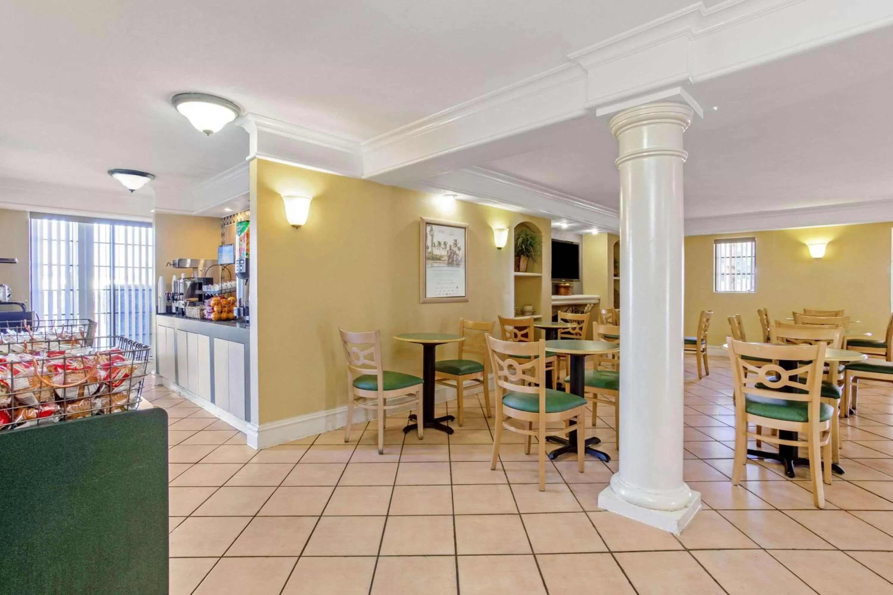 Restaurant/places to eat in La Quinta by Wyndham Pinellas Park St Peterburg Clearwater