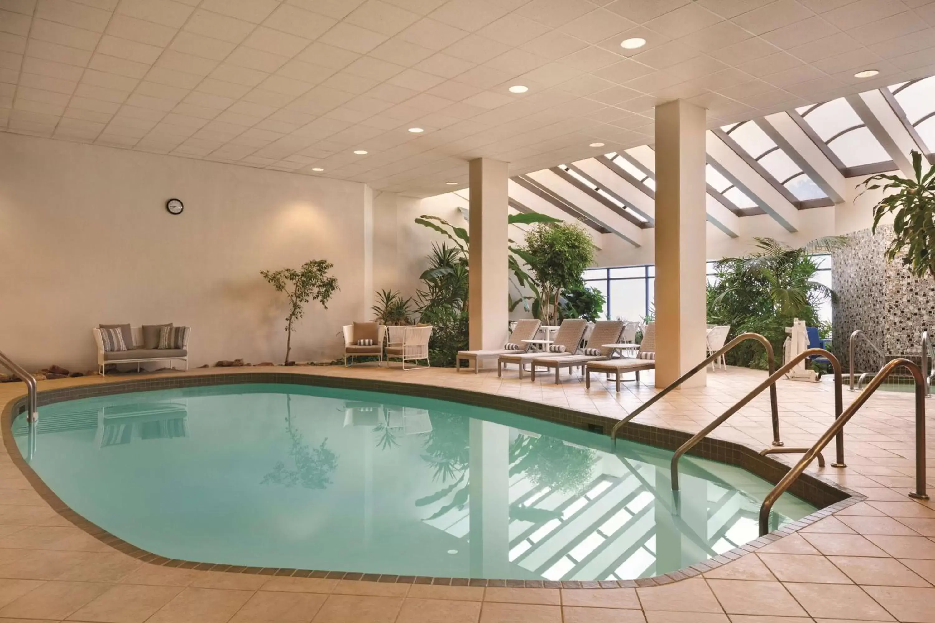 Pool view, Swimming Pool in Embassy Suites by Hilton Richmond