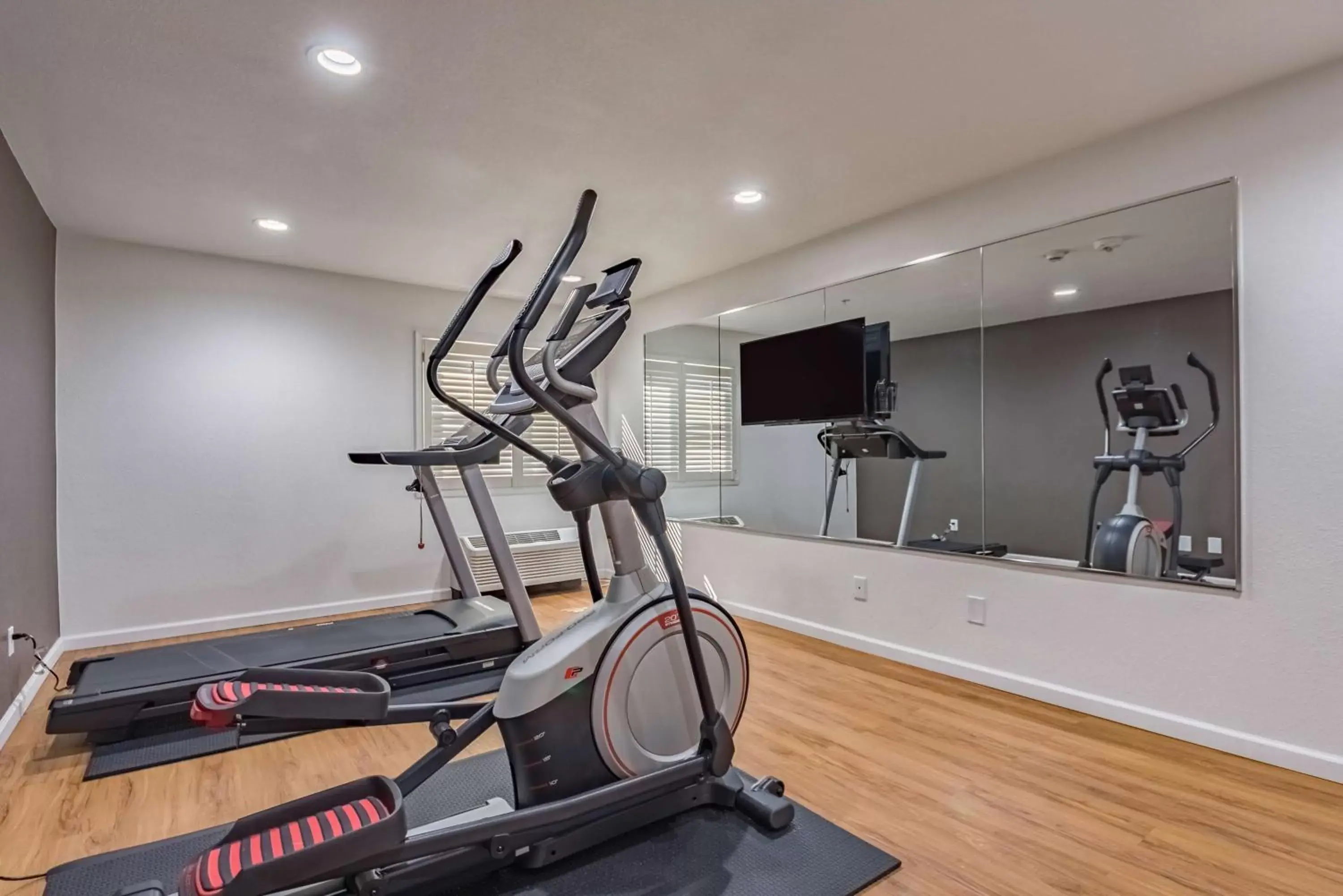 Fitness centre/facilities, Fitness Center/Facilities in Studio 6-Plano, TX
