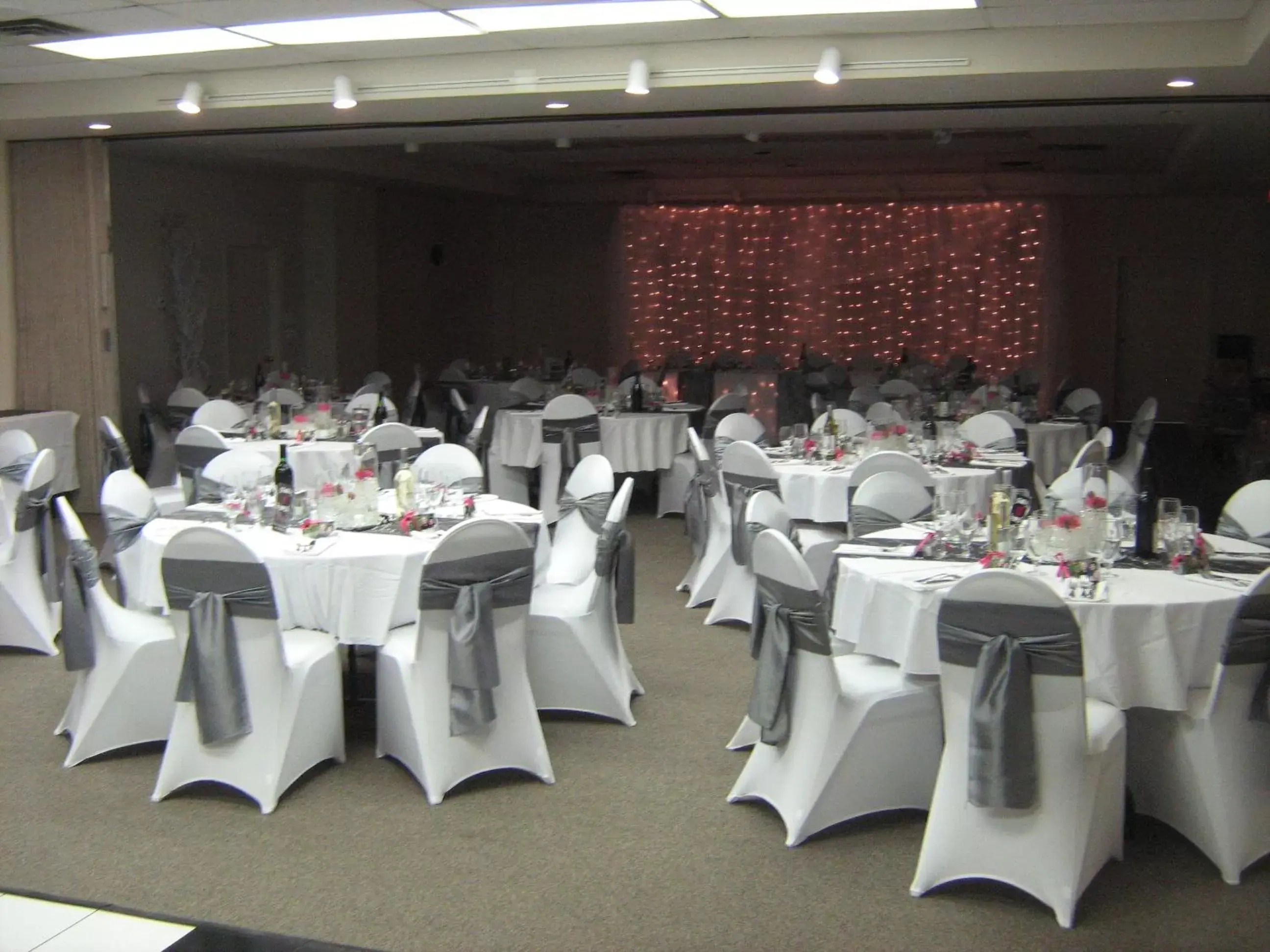 Banquet/Function facilities, Restaurant/Places to Eat in The Cedars Inn Hotel & Convention Centre