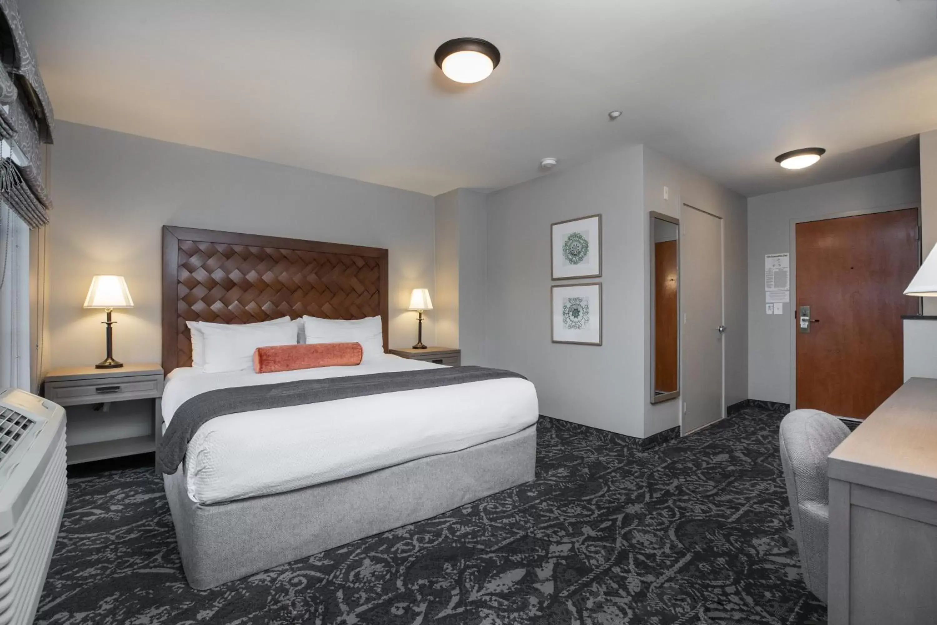 Bedroom, Bed in The Mediterranean Inn Bedroom, Bed in The Mediterranean Inn