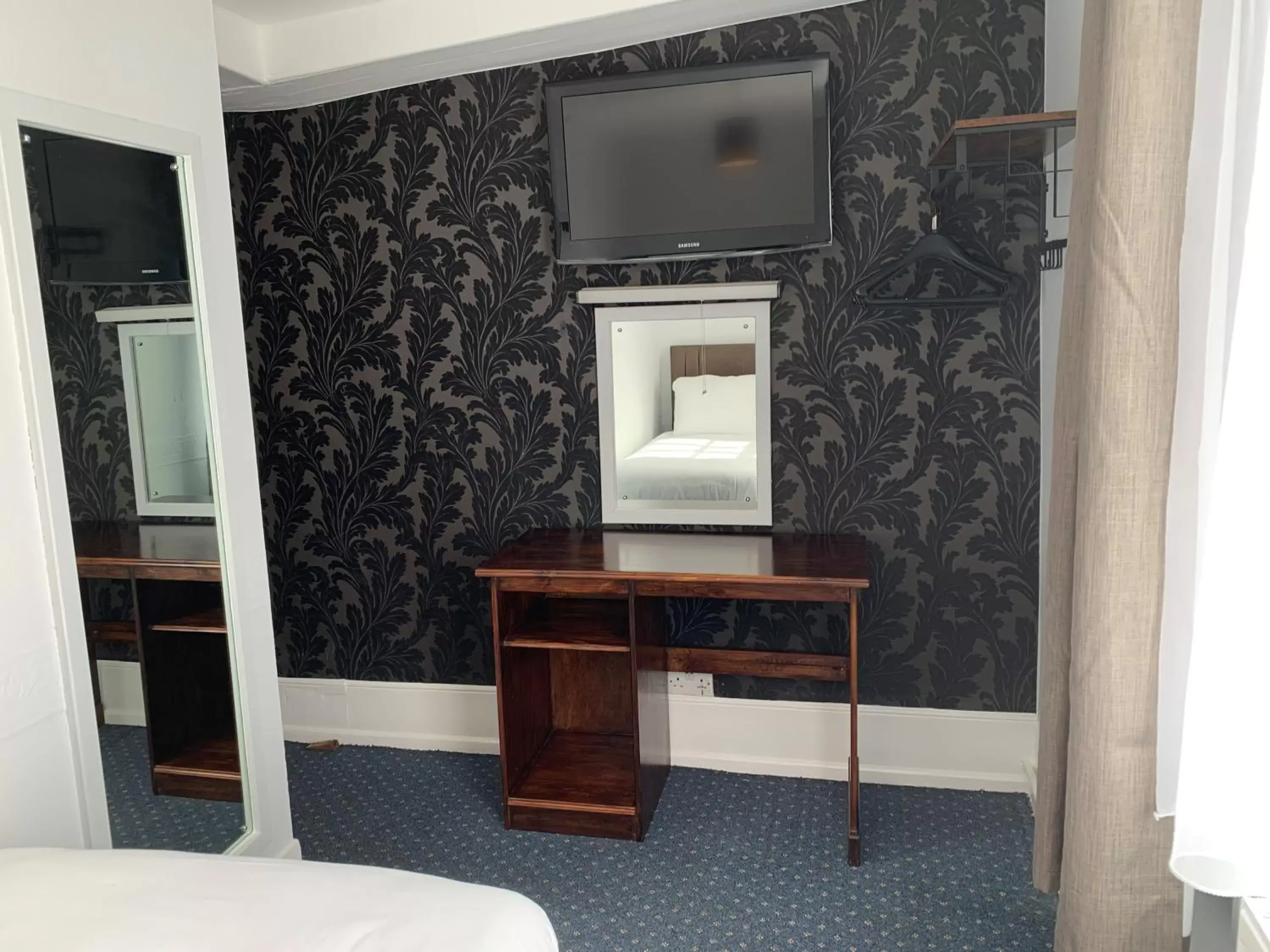 Bedroom, Bathroom in Castle Hotel