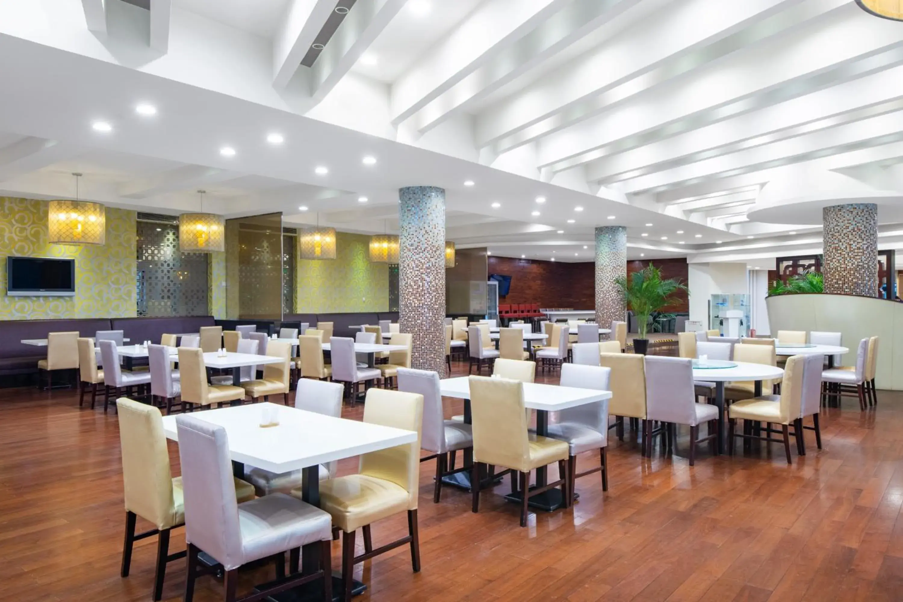 Breakfast, Restaurant/Places to Eat in Holiday Inn Express Shanghai Putuo, an IHG Hotel