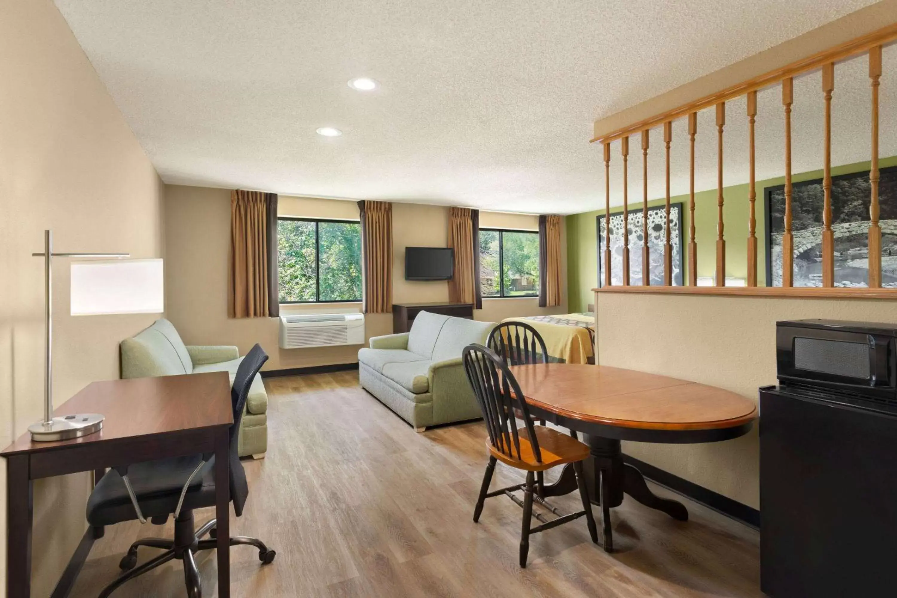 Photo of the whole room, Dining Area in Super 8 by Wyndham Ankeny/Des Moines Area
