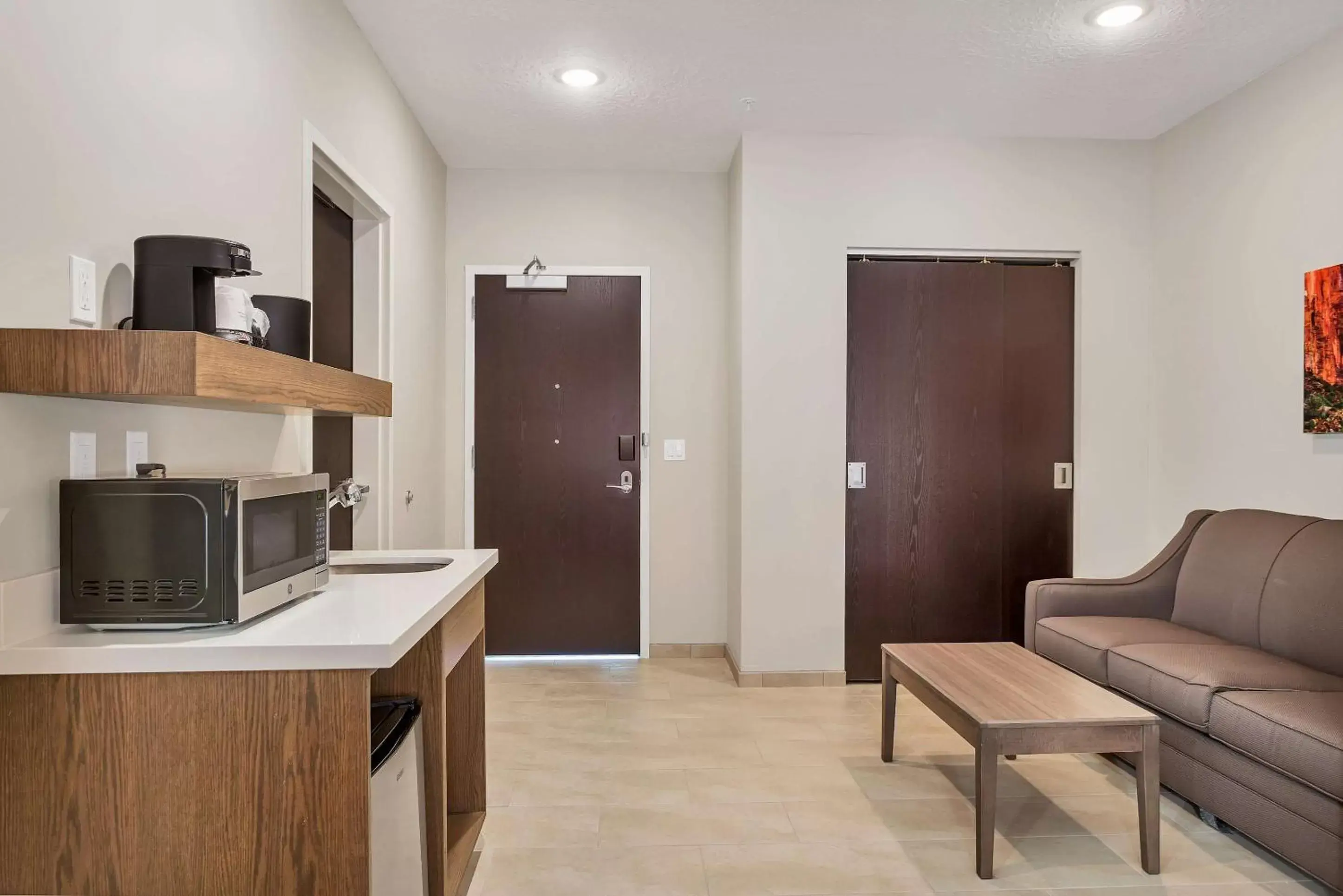 Photo of the whole room, Kitchen/Kitchenette in Best Western Plus Zion Canyon Inn & Suites