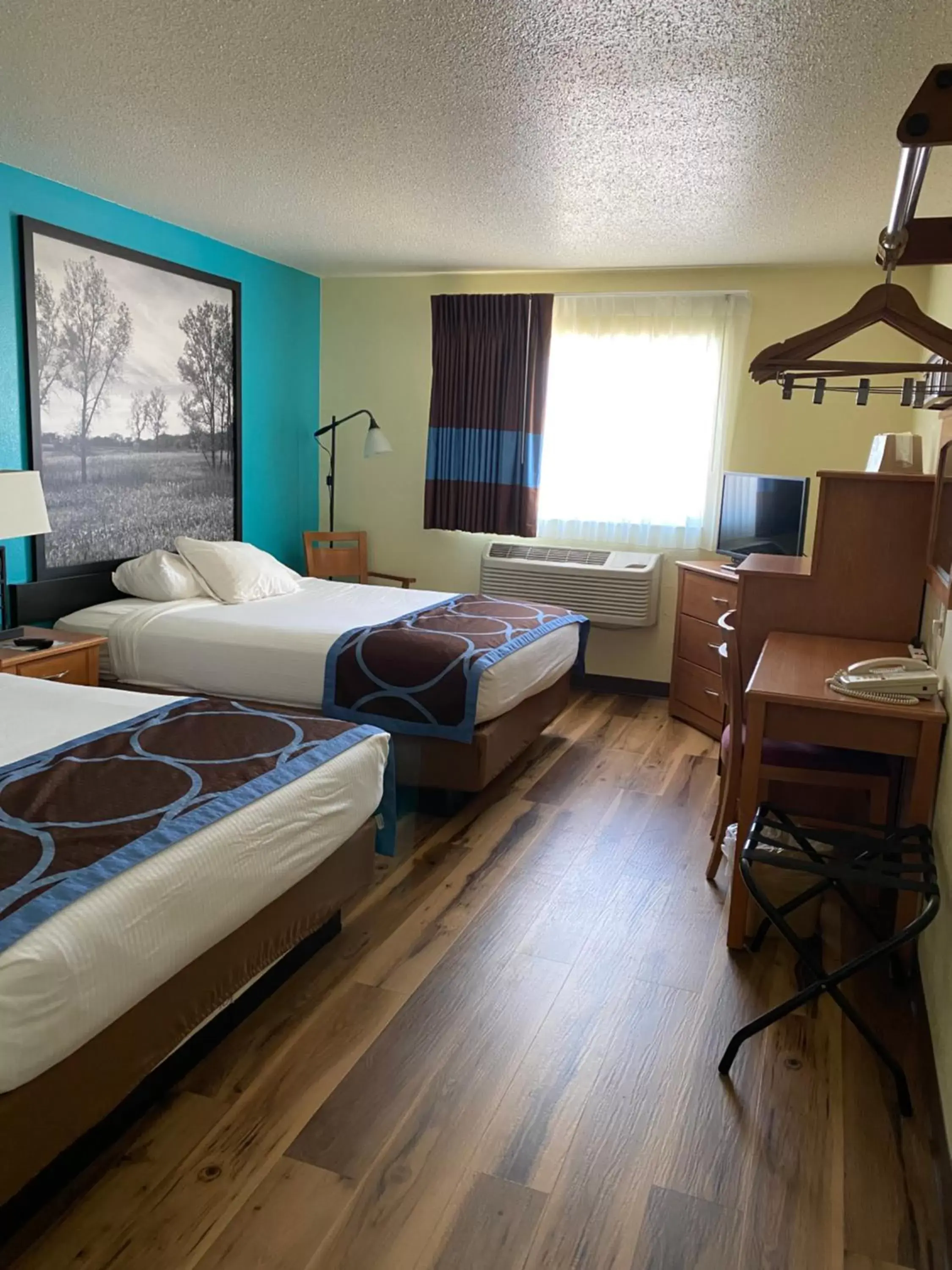 Bedroom, Bed in Super 8 by Wyndham Ogallala