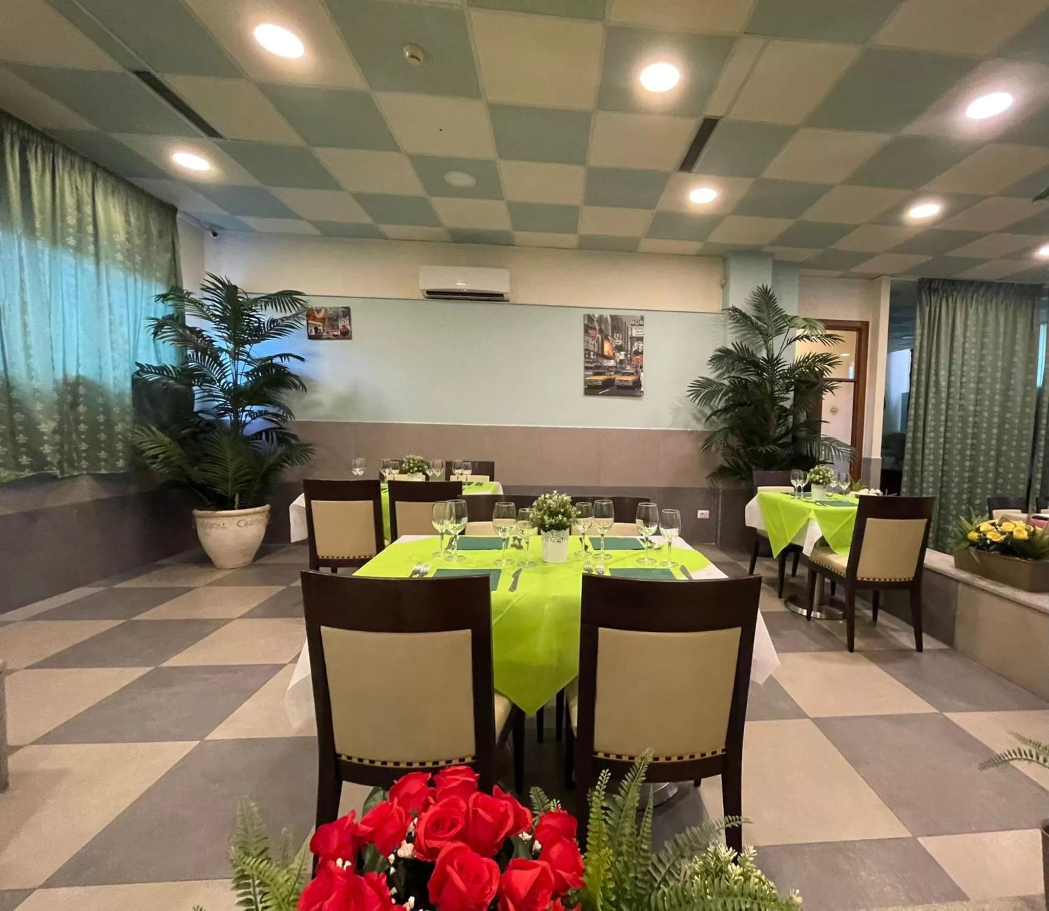 Restaurant/places to eat in Capodichino International Hotel