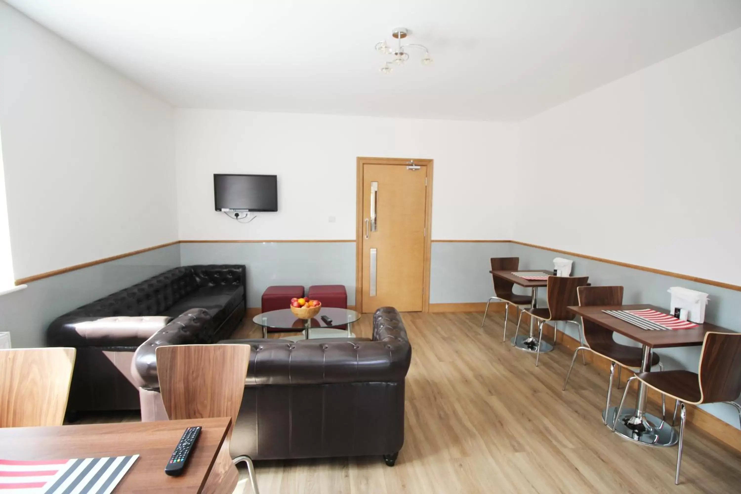 Seating area in Flexistay Aparthotel Sutton