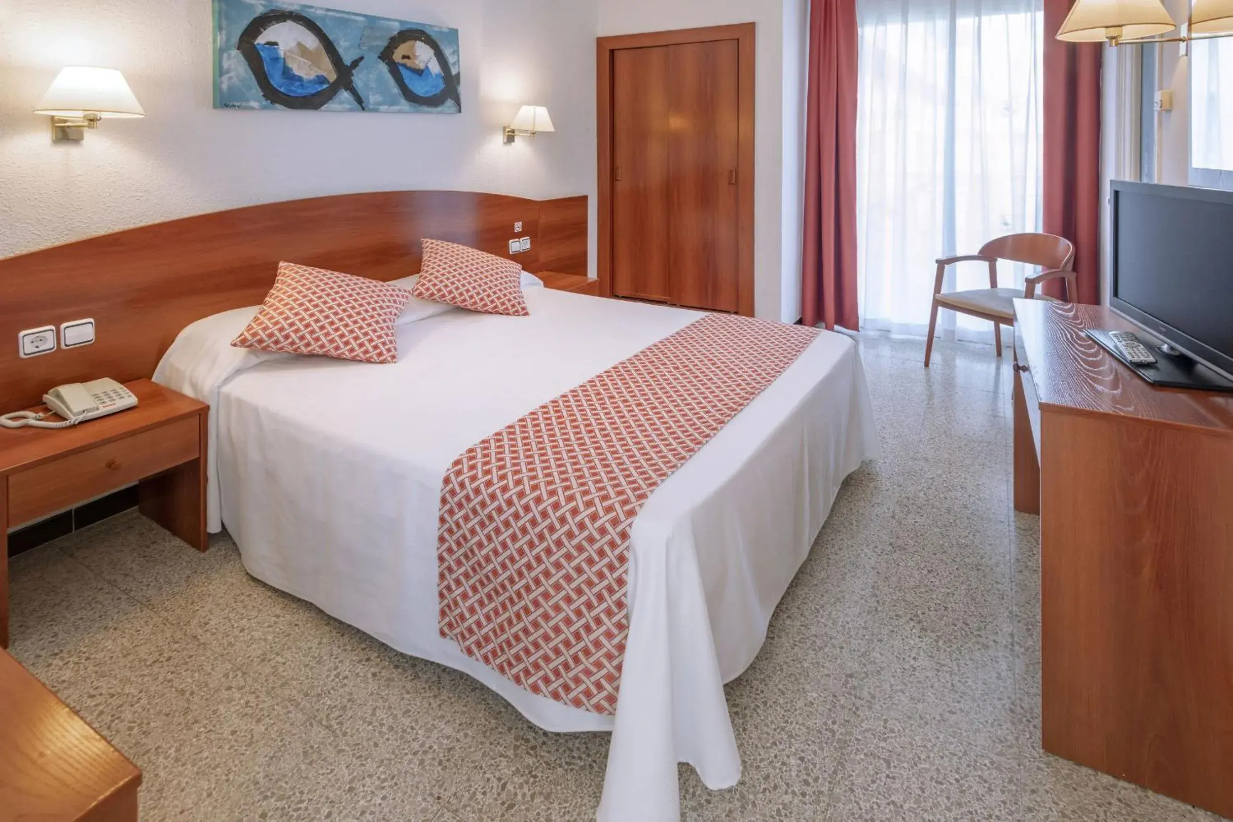 Photo of the whole room, Bed in GHT Balmes, Hotel-Aparthotel&SPLASH