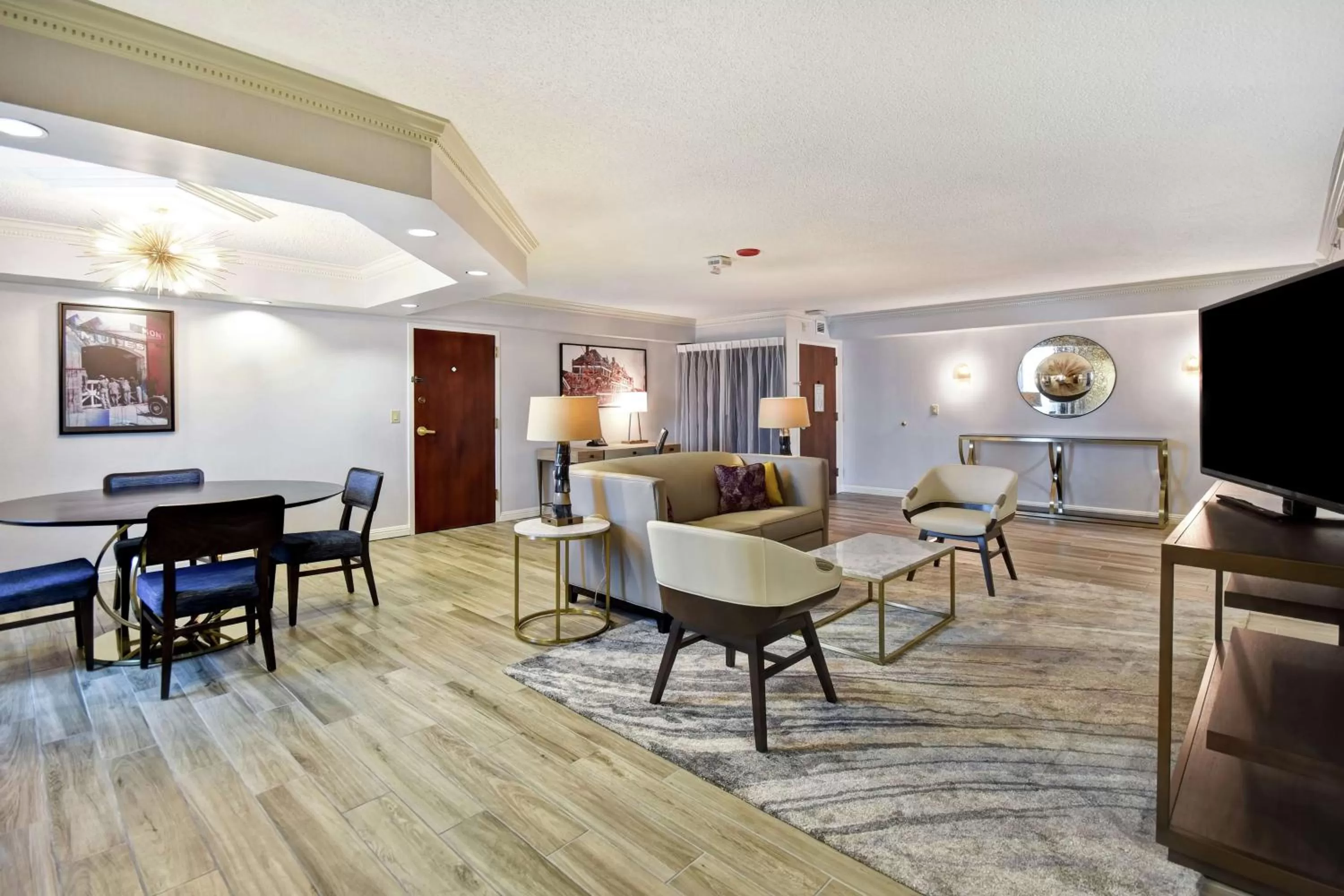 Living room in Embassy Suites Montgomery - Hotel & Conference Center