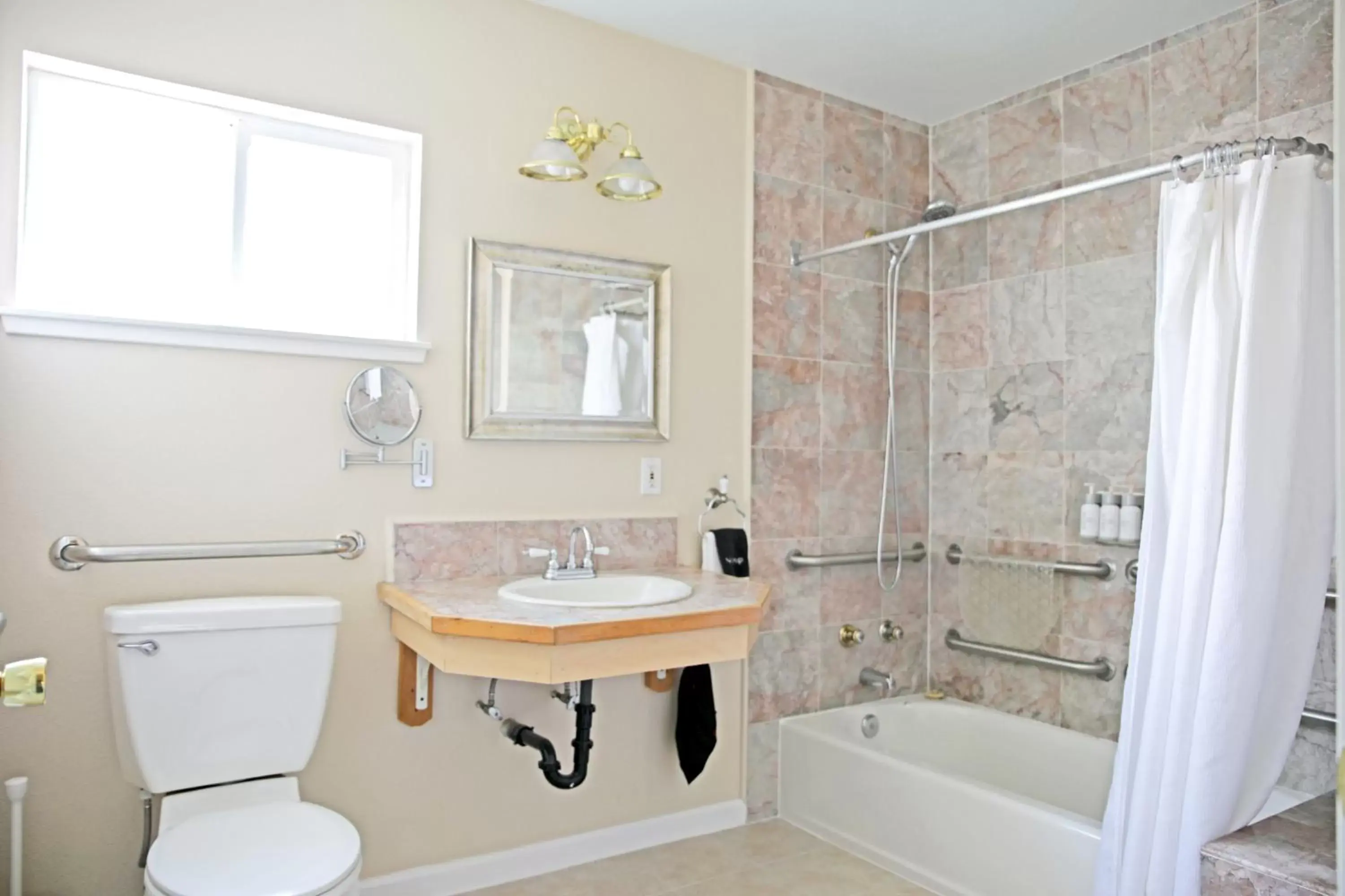 Bathroom in Sierra Mountain Inn