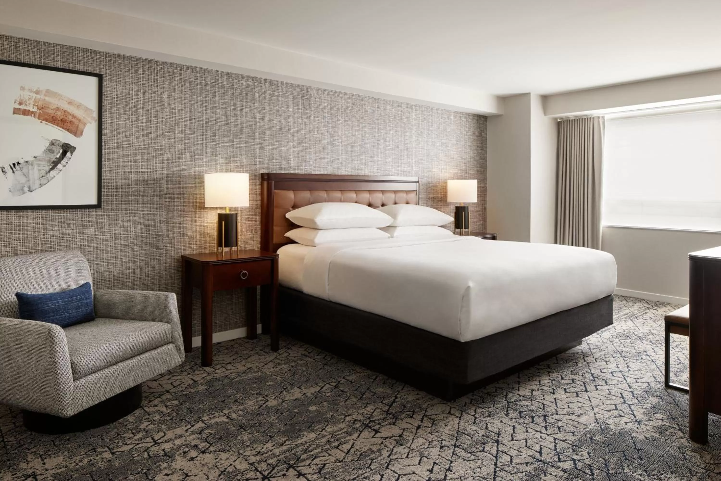 Bedroom, Bed in Sheraton Valley Forge King of Prussia