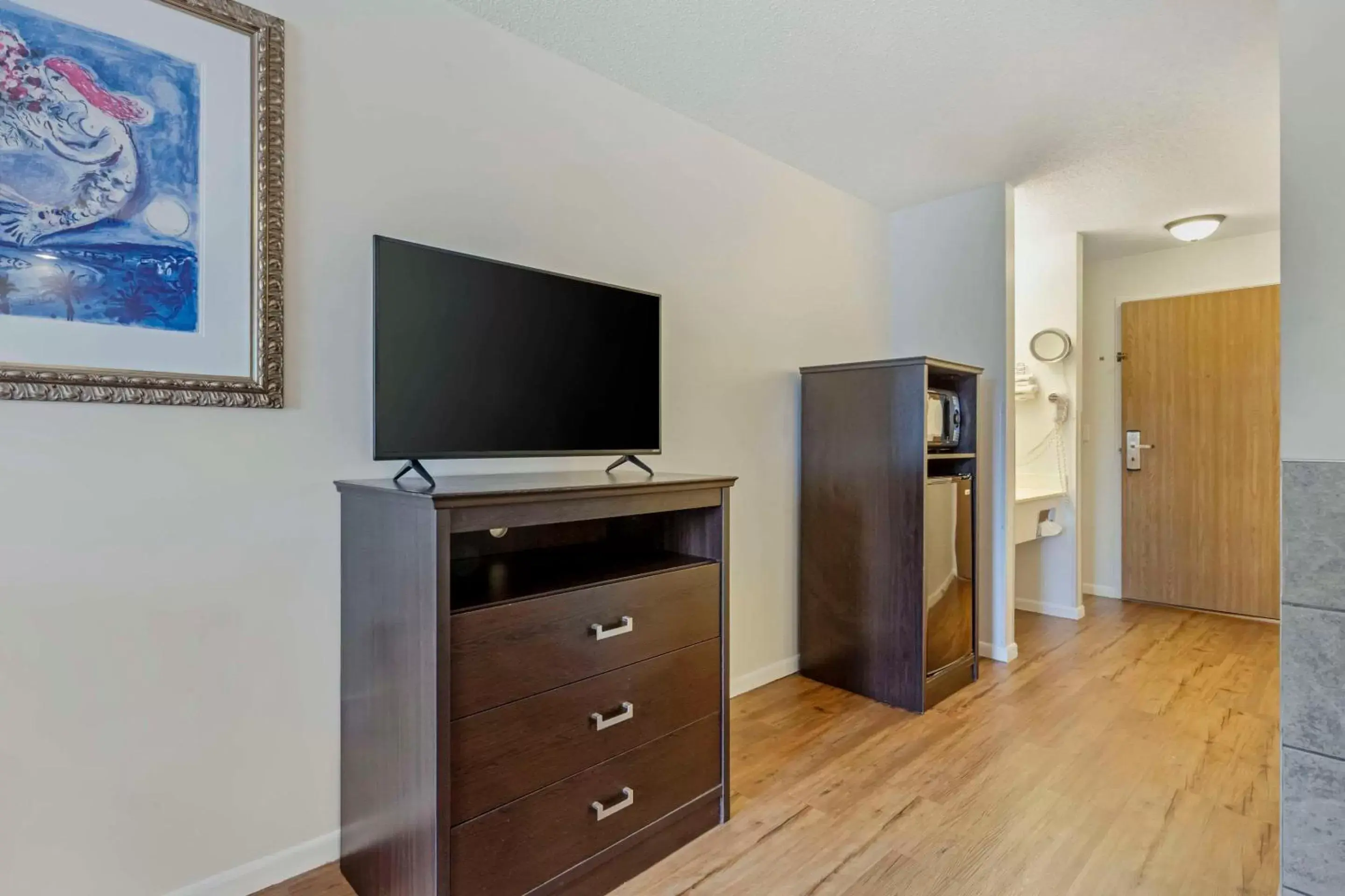 Bedroom, TV/Entertainment Center in Atlantis Family Waterpark Hotel