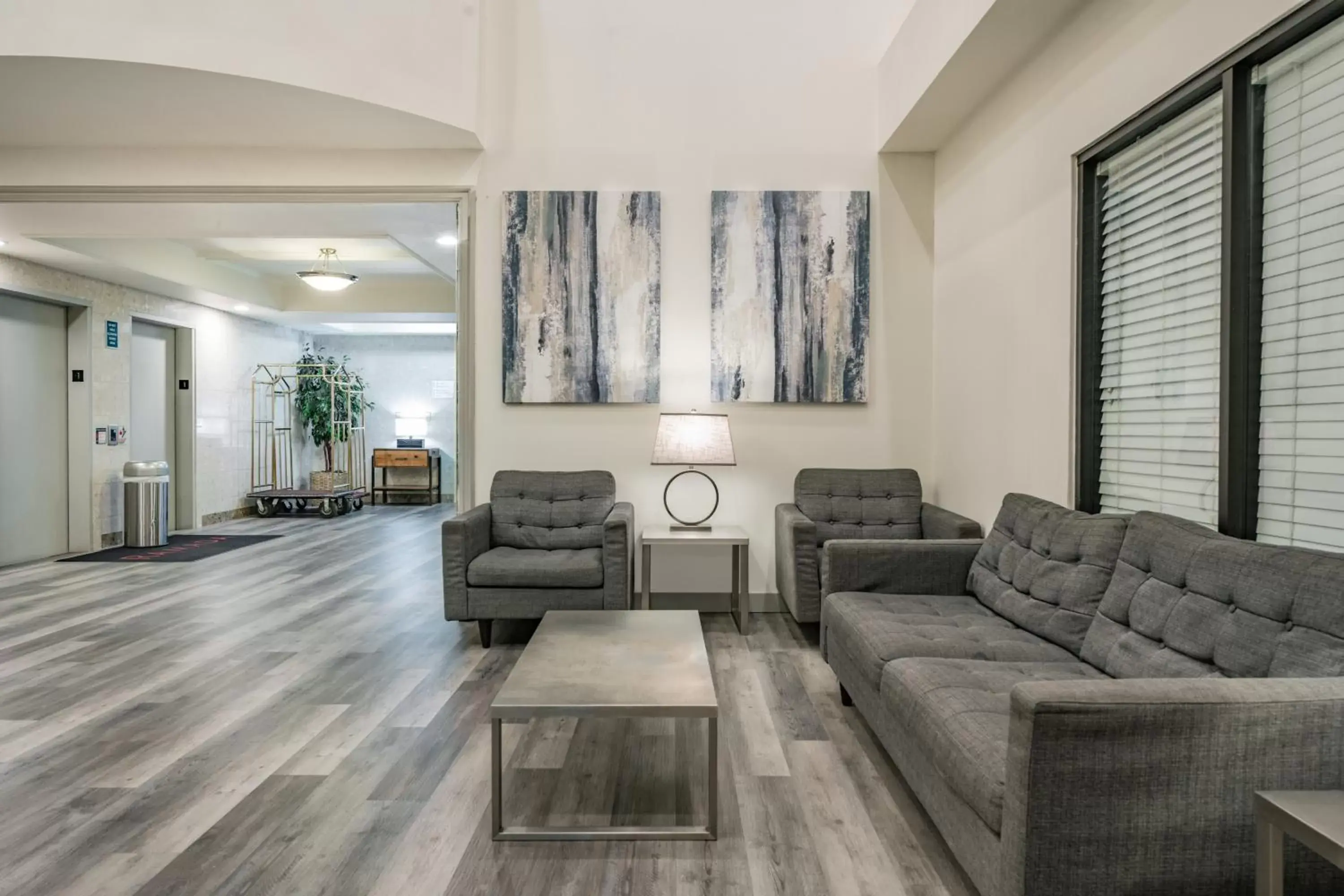 Lobby or reception, Seating Area in Ramada by Wyndham Bakersfield