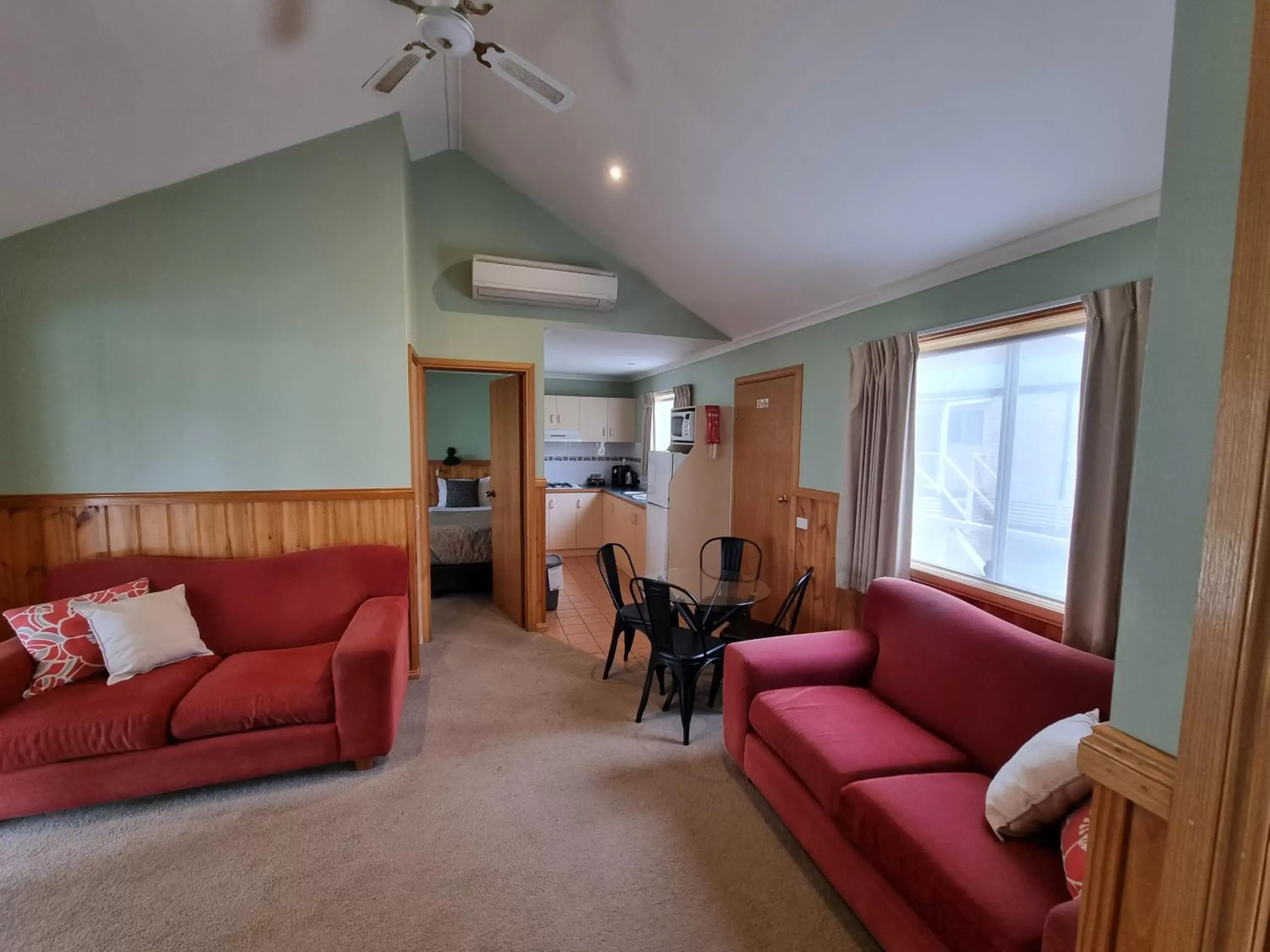 Kitchen or kitchenette, Seating Area in Golden Heritage Accommodation