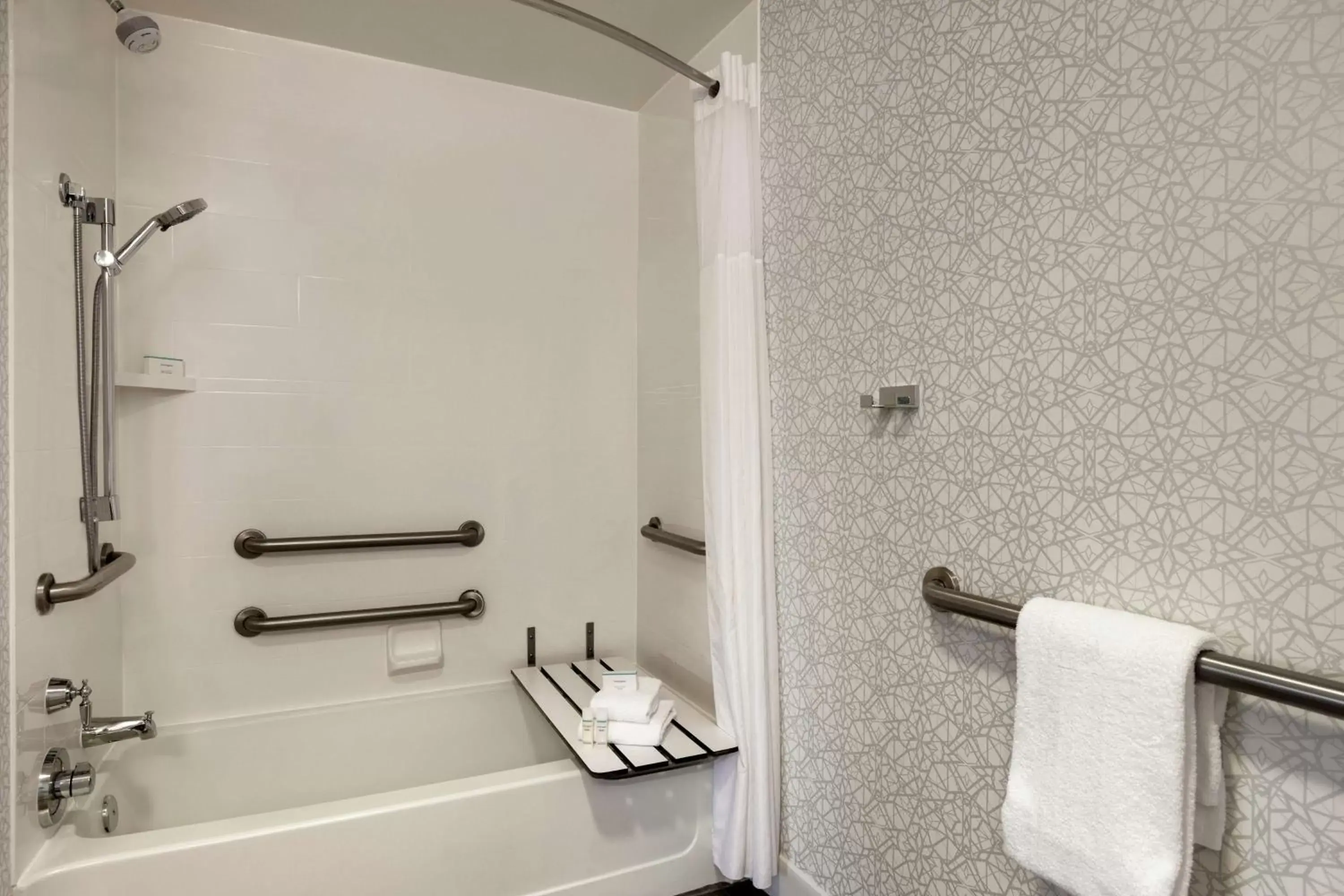 Bathroom in Hampton Inn & Suites Frederick/Fort Detrick