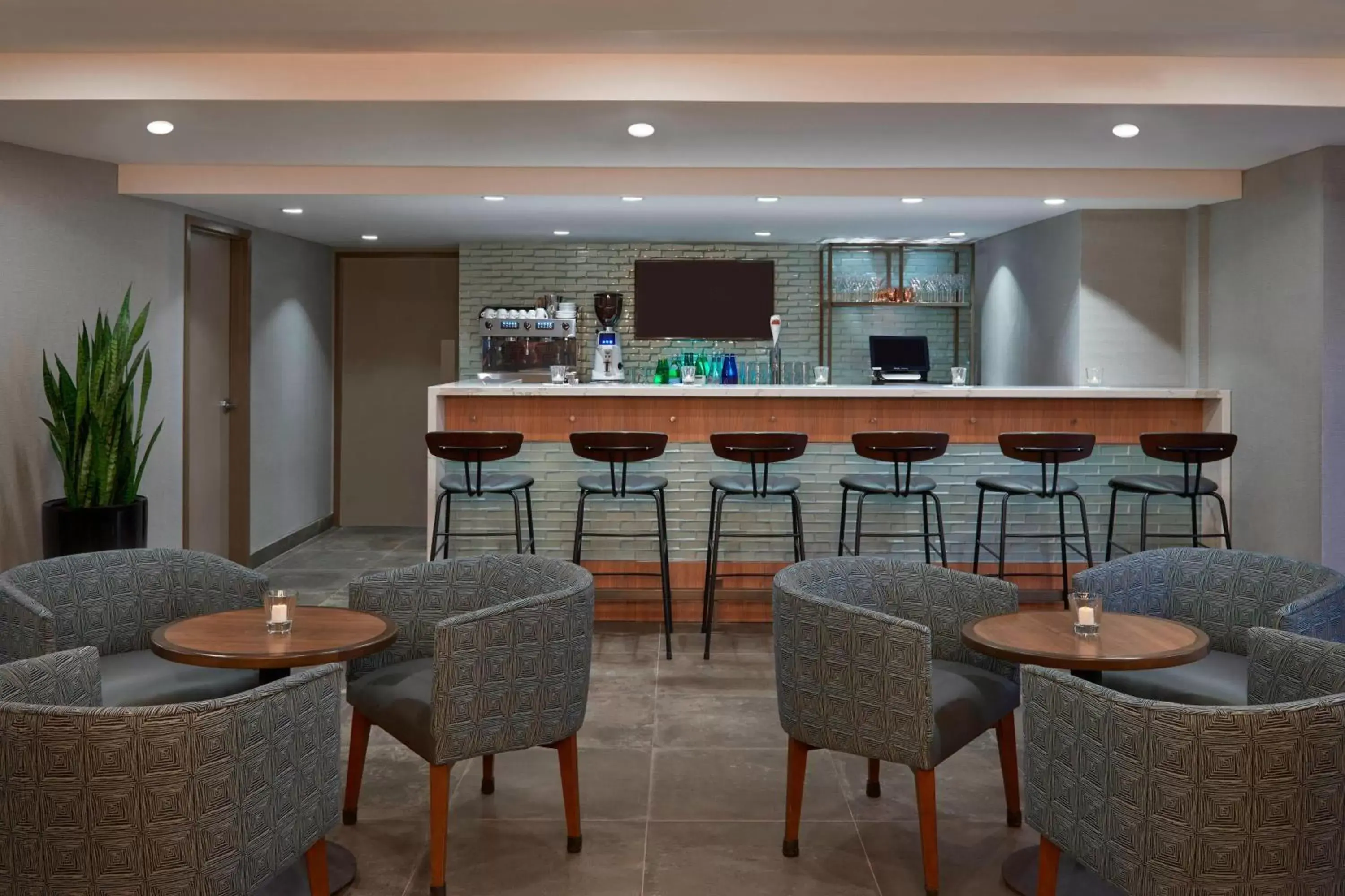 Restaurant/places to eat, Lounge/Bar in Fairfield Inn by Marriott Montreal Downtown