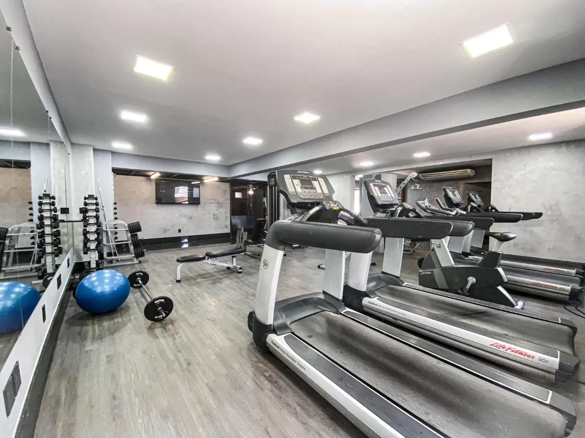 Fitness centre/facilities in Ouro Minas Hotel Belo Horizonte, Dolce by Wyndham Fitness centre/facilities in Ouro Minas Hotel Belo Horizonte, Dolce by Wyndham