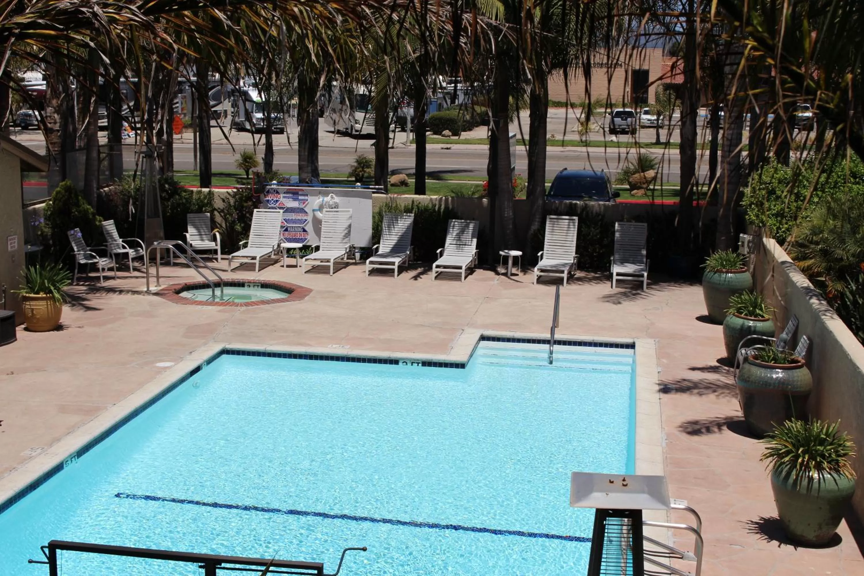 Swimming pool in O'Cairns Inn and Suites