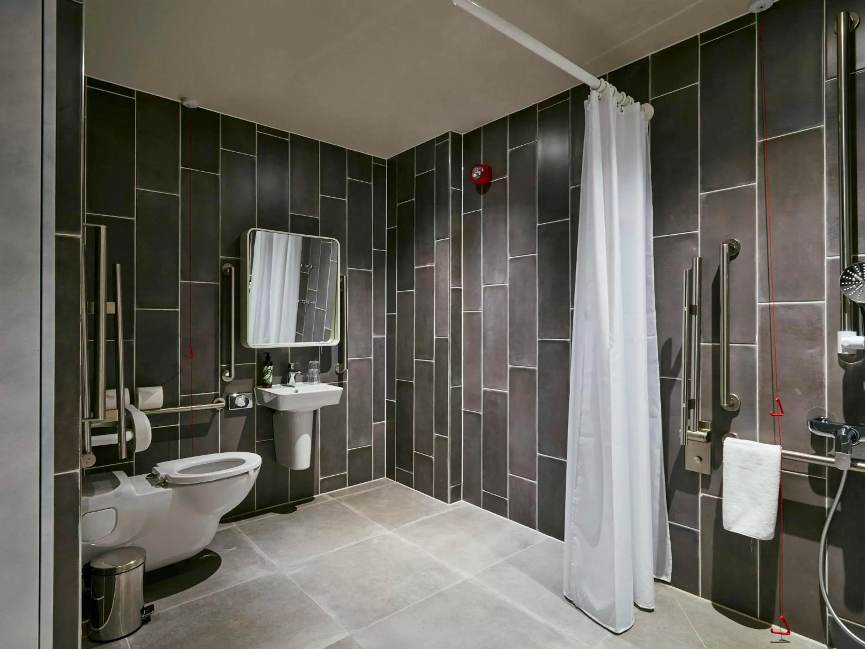 Bathroom in Aparthotel Adagio Glasgow Central