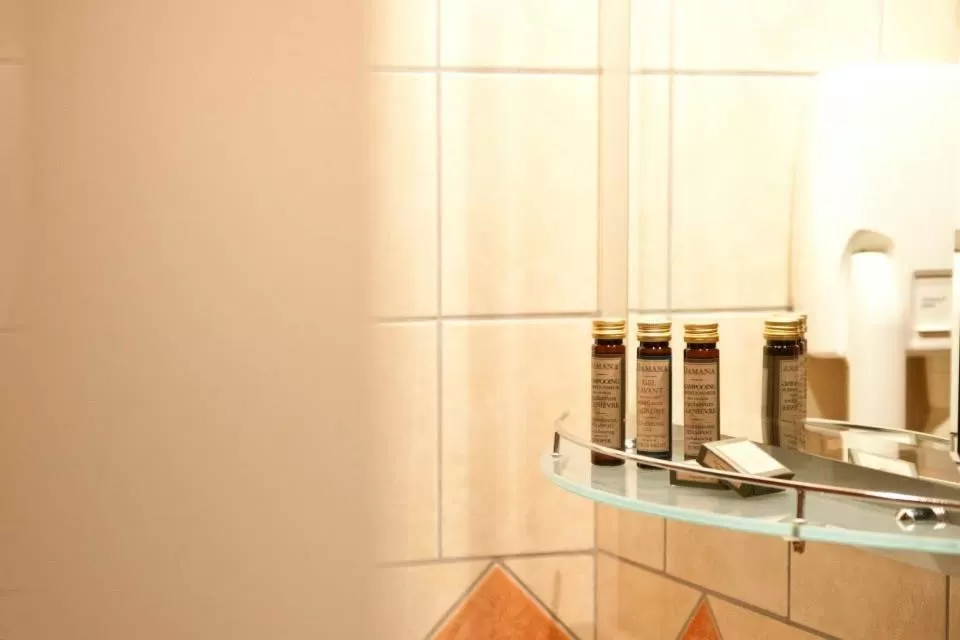 Bathroom in Hotel Kynaitha