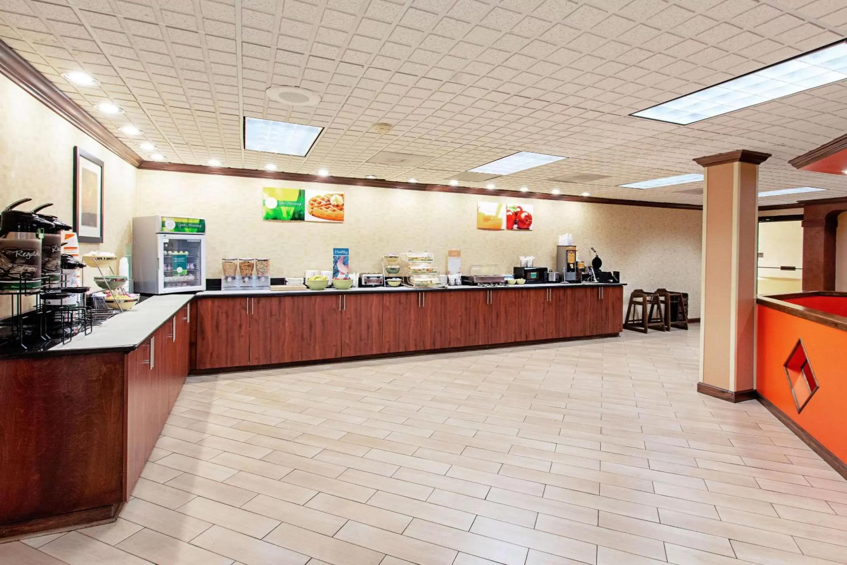 Restaurant/places to eat in Quality Inn & Suites Civic Center