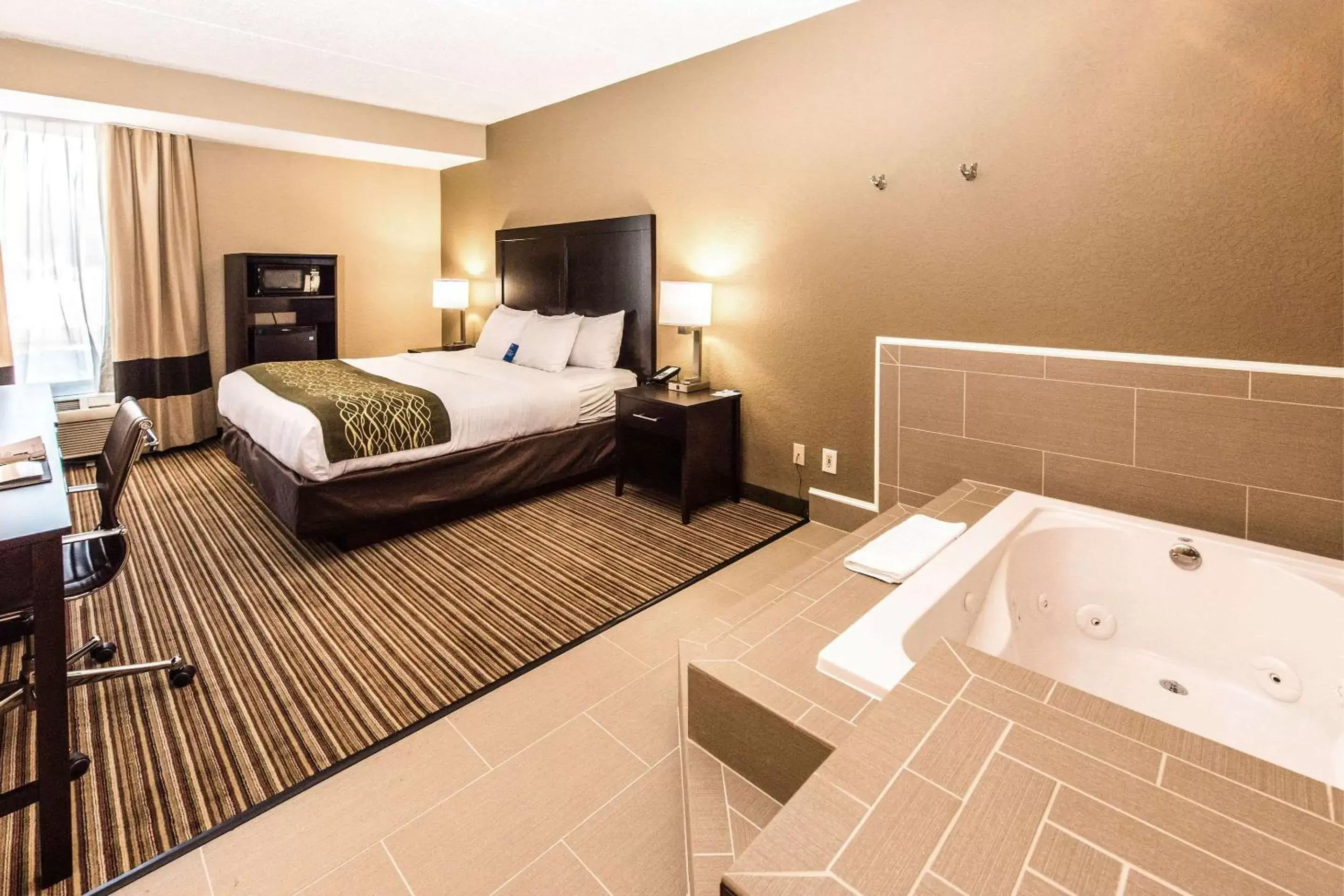 Photo of the whole room, Bathroom in Comfort Inn Lehigh Valley West