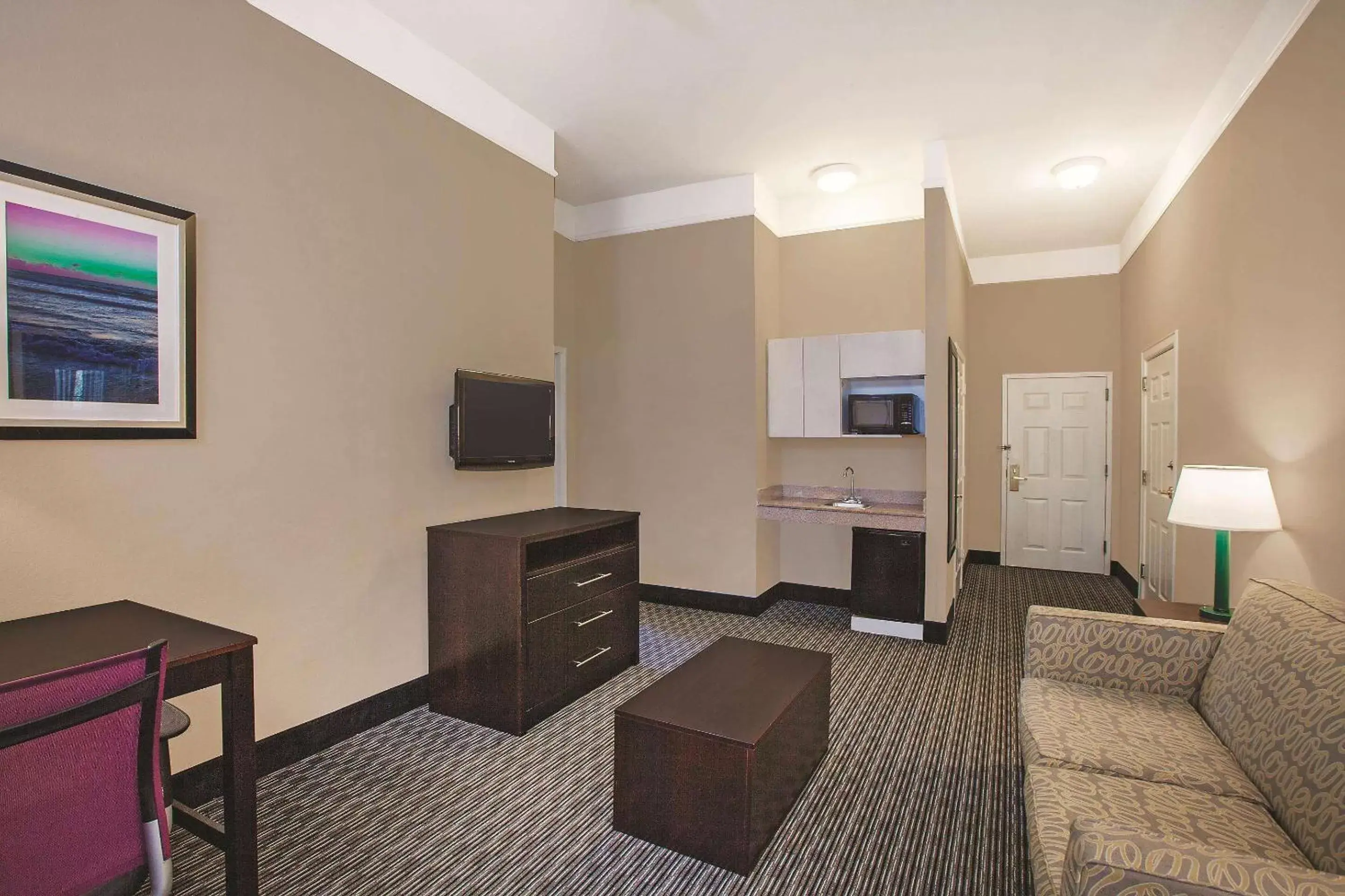 TV and multimedia, Dining Area in La Quinta by Wyndham Beaumont West