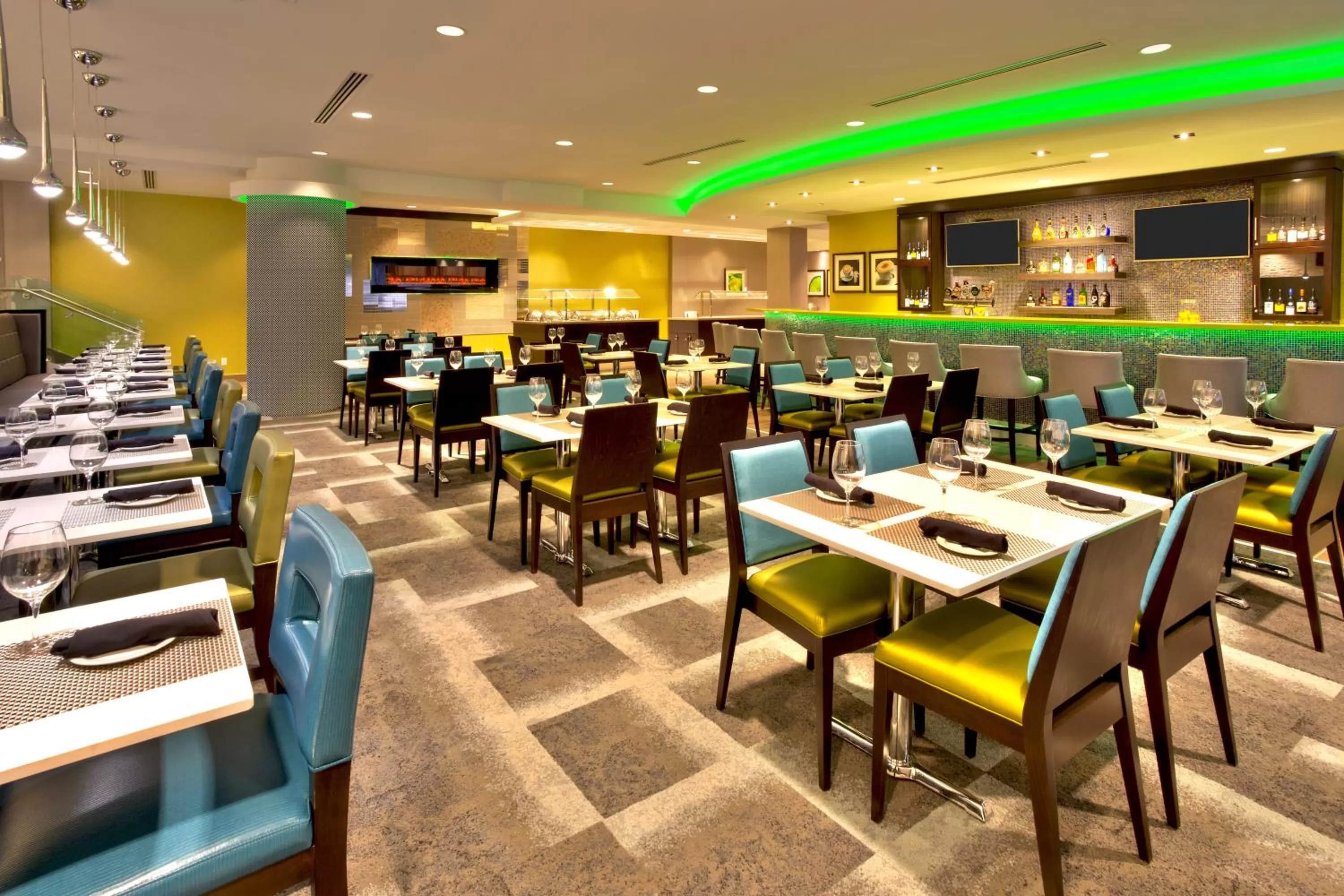 Lounge or bar in Crowne Plaza Kitchener-Waterloo by IHG