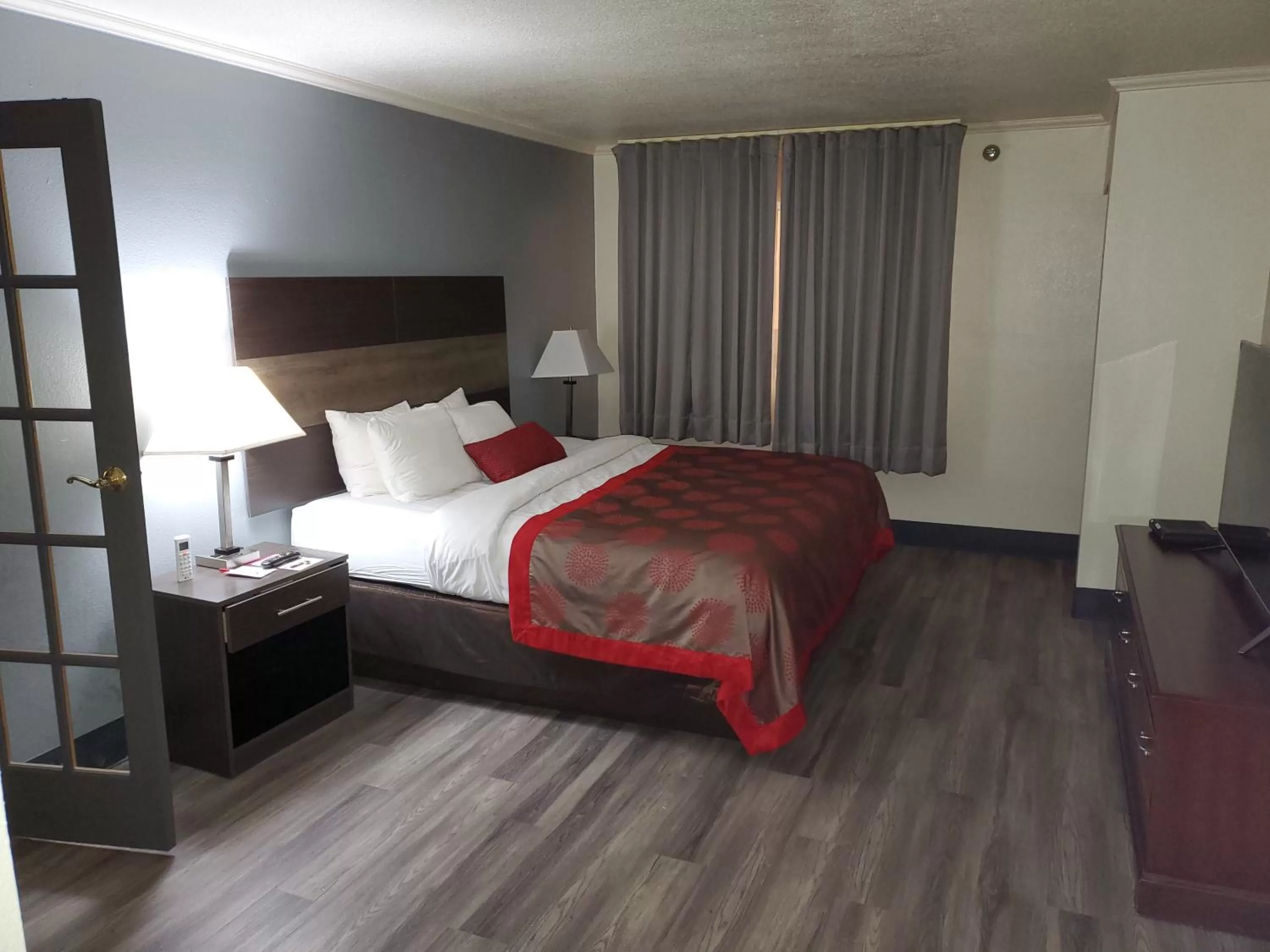 Photo of the whole room, Bed in Ramada by Wyndham North Platte